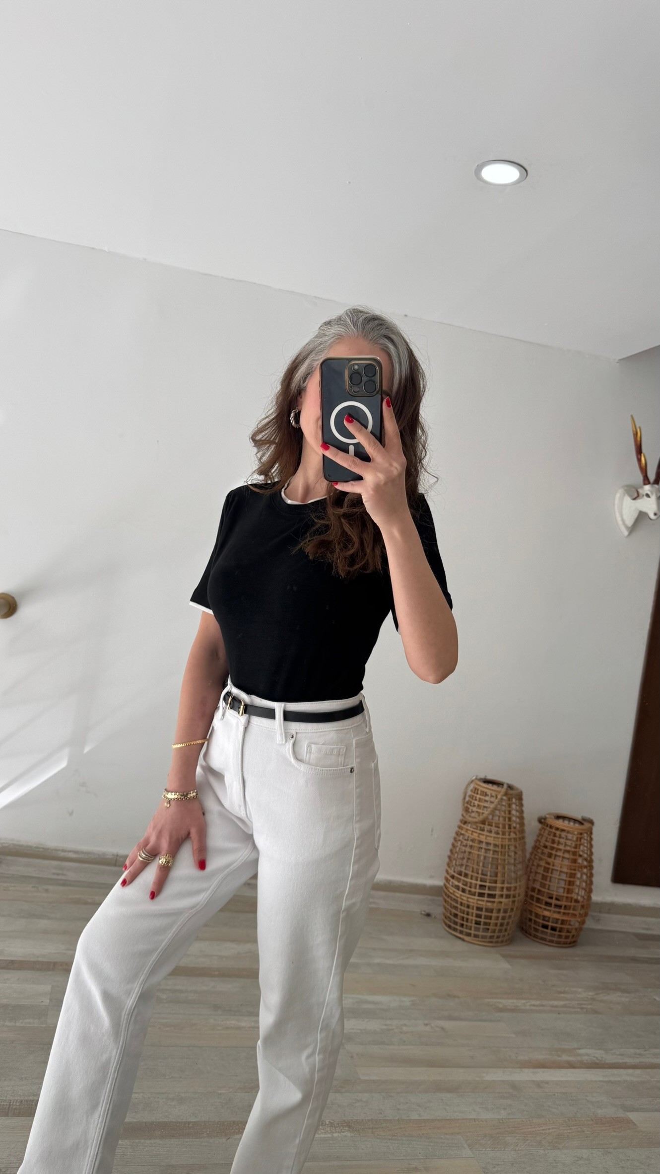Siyah Renk Kol ve Yaka Detaylı Basic T-Shirt