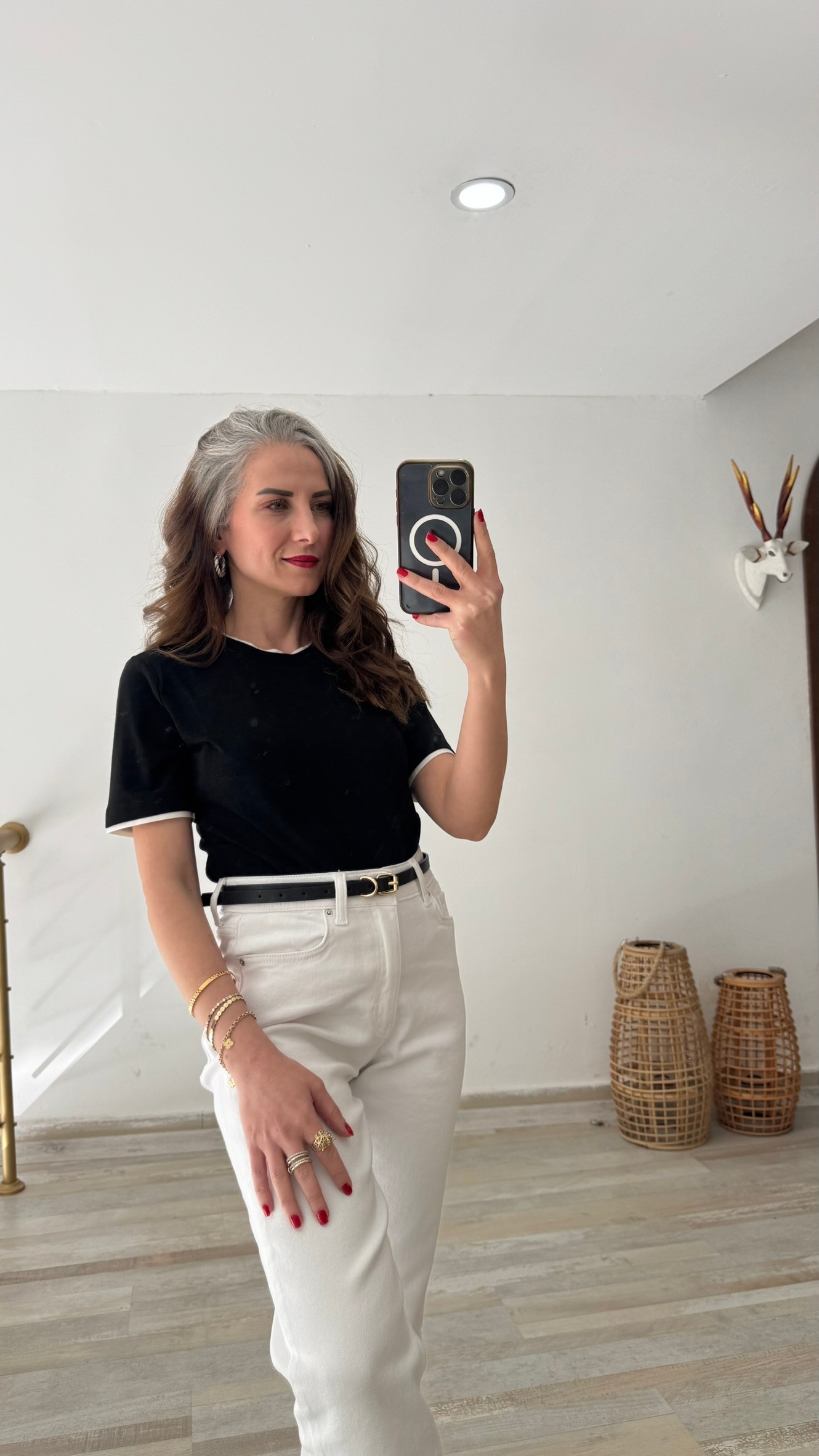 Siyah Renk Kol ve Yaka Detaylı Basic T-Shirt