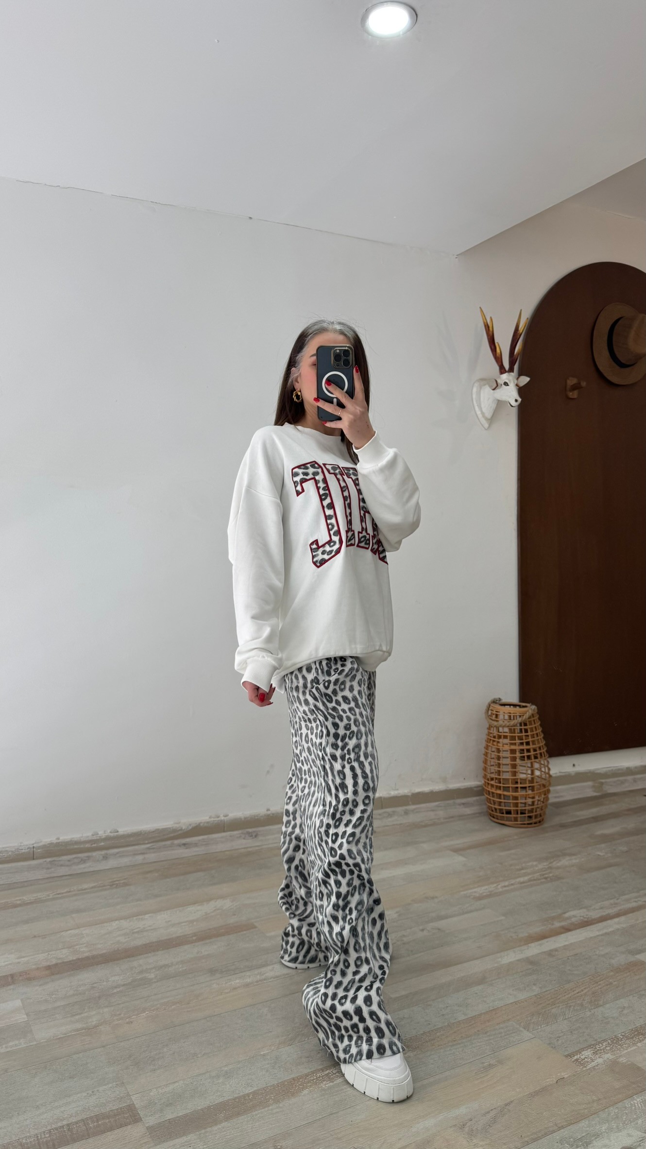 Beyaz Leopar Detaylı Sweatshirt