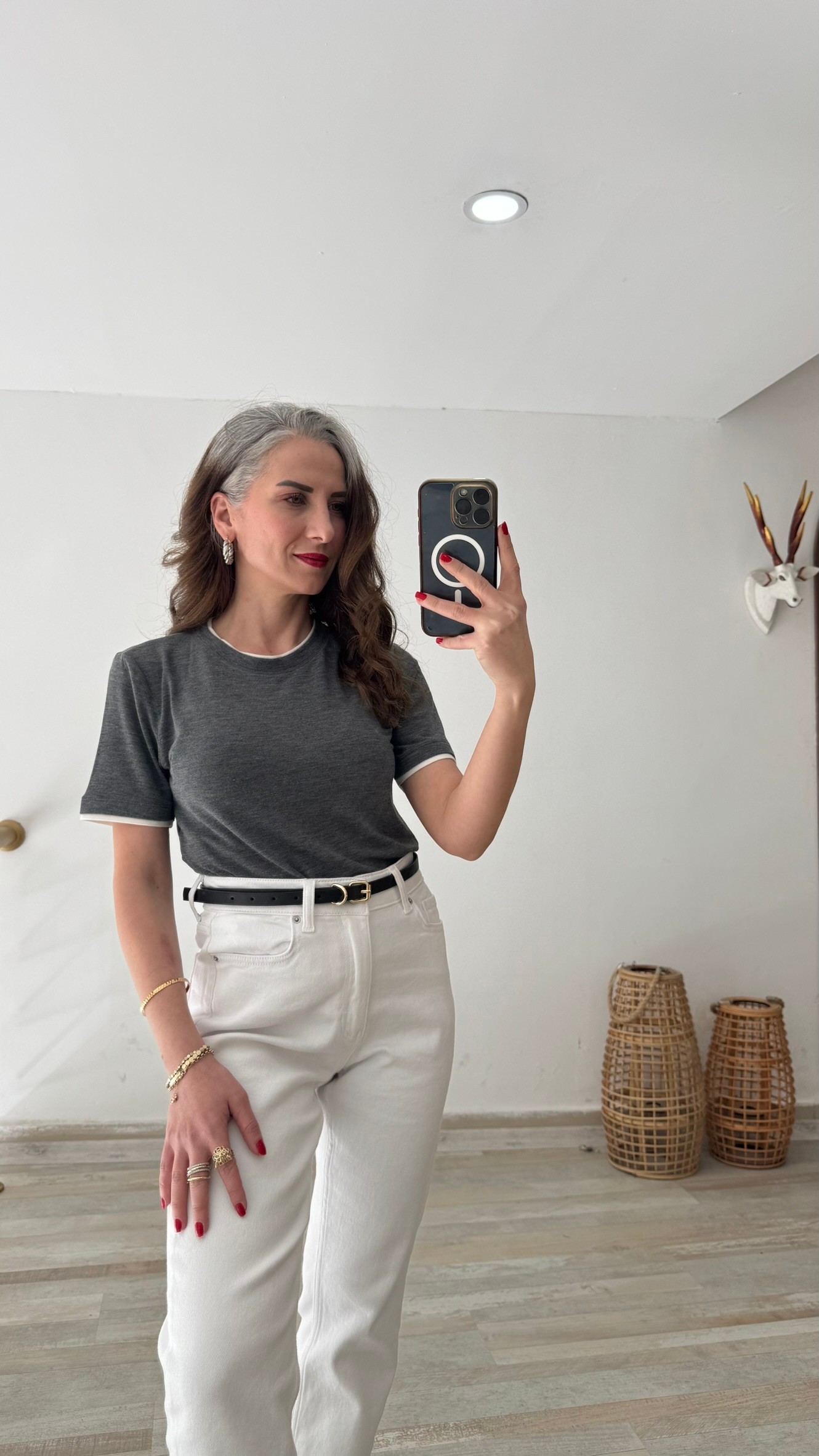 Antrasit Renk Kol ve Yaka Detaylı Basic T-Shirt