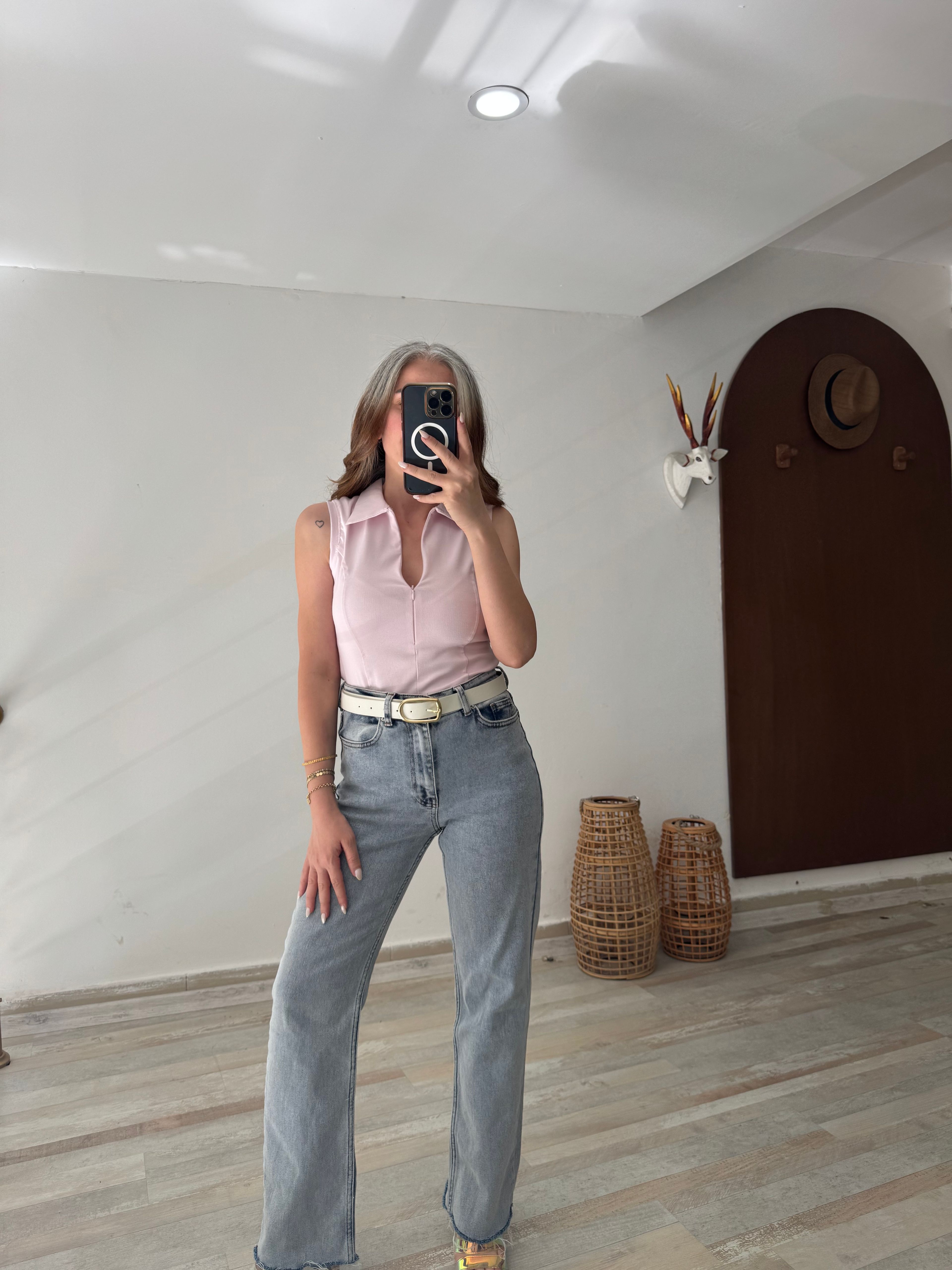 Pembe Yakalı Önü Fermuar Detaylı Bluz
