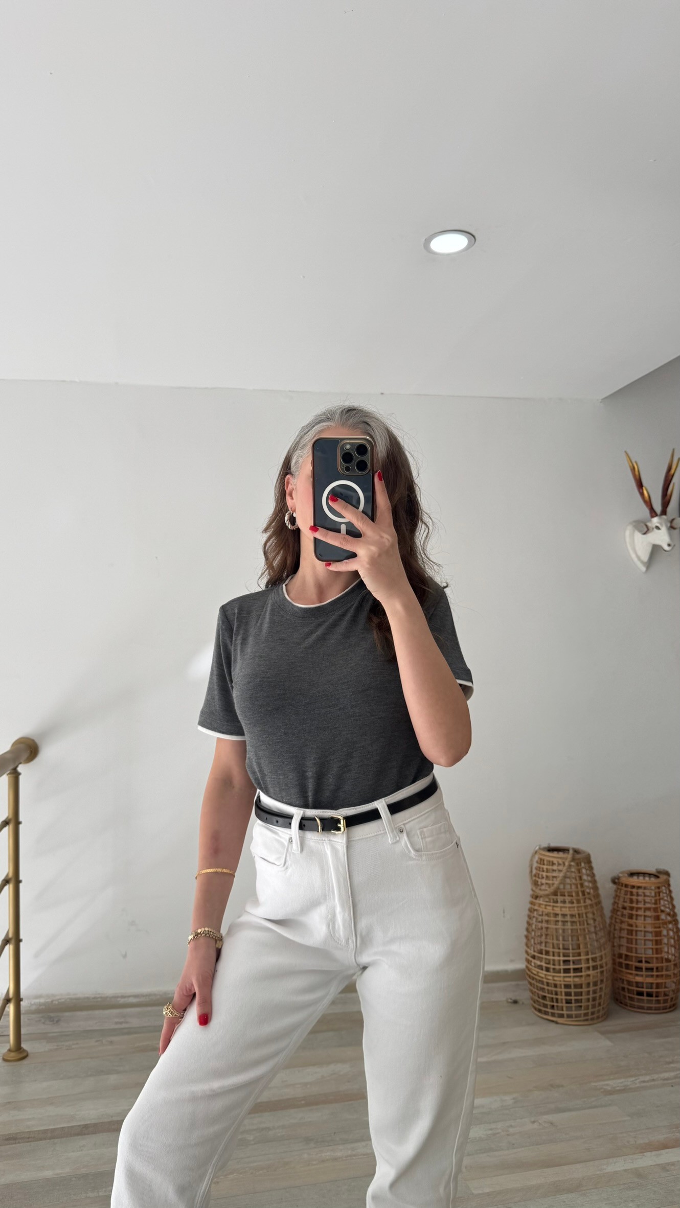 Antrasit Renk Kol ve Yaka Detaylı Basic T-Shirt