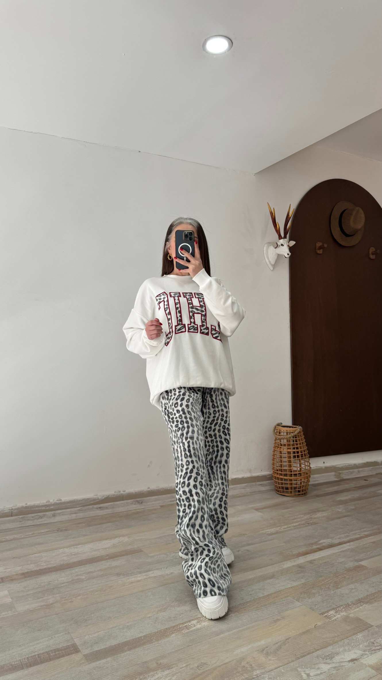 Beyaz Leopar Detaylı Sweatshirt