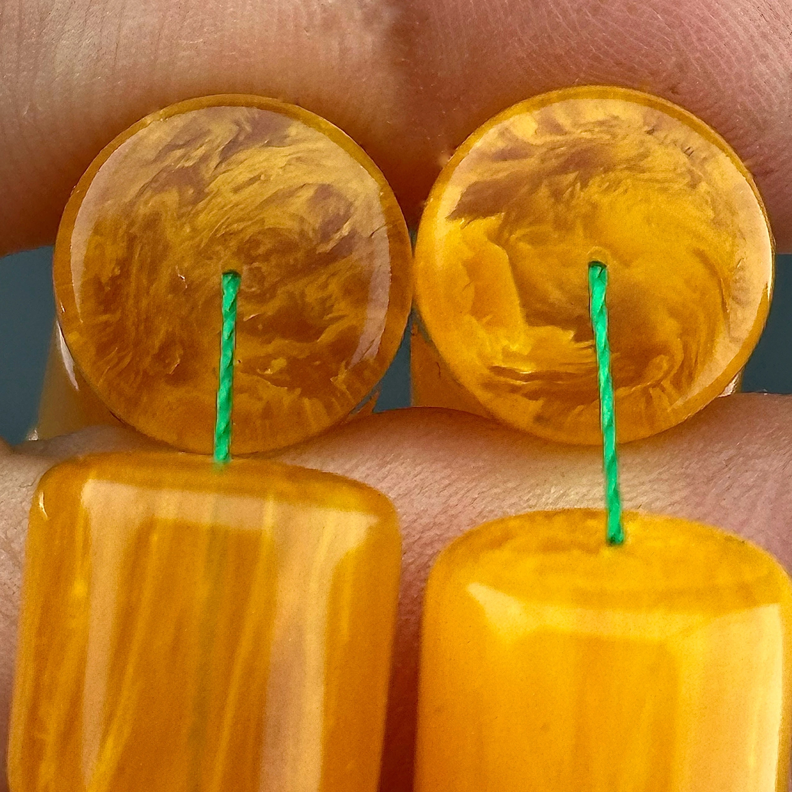 Ali ERİŞ - Helezonları ve Malzemesi İle Osmanlı Kalitesinde Sıkma Kehribar