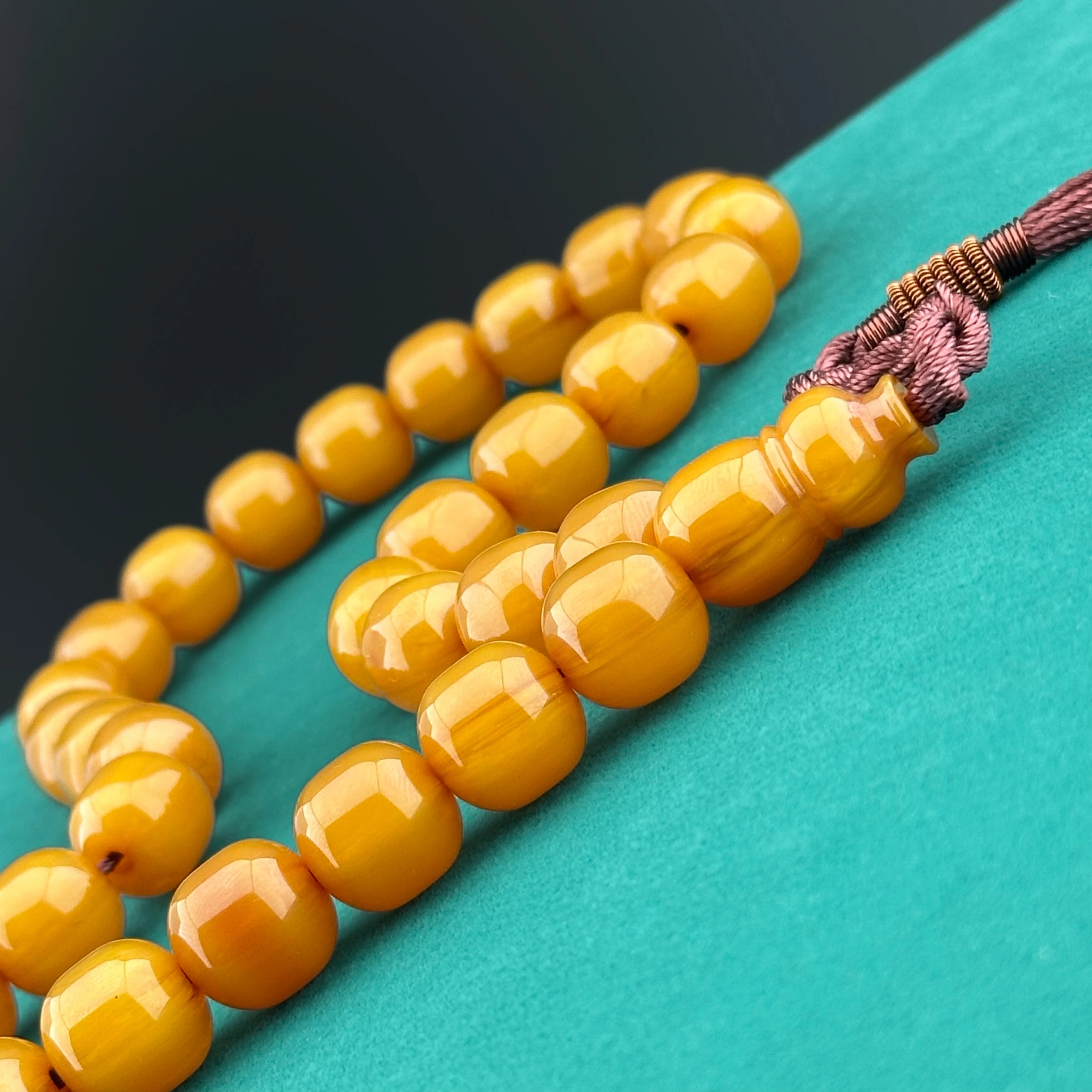 Özel Malzemeden Vişne Yolcusu Sıkma Kehribar