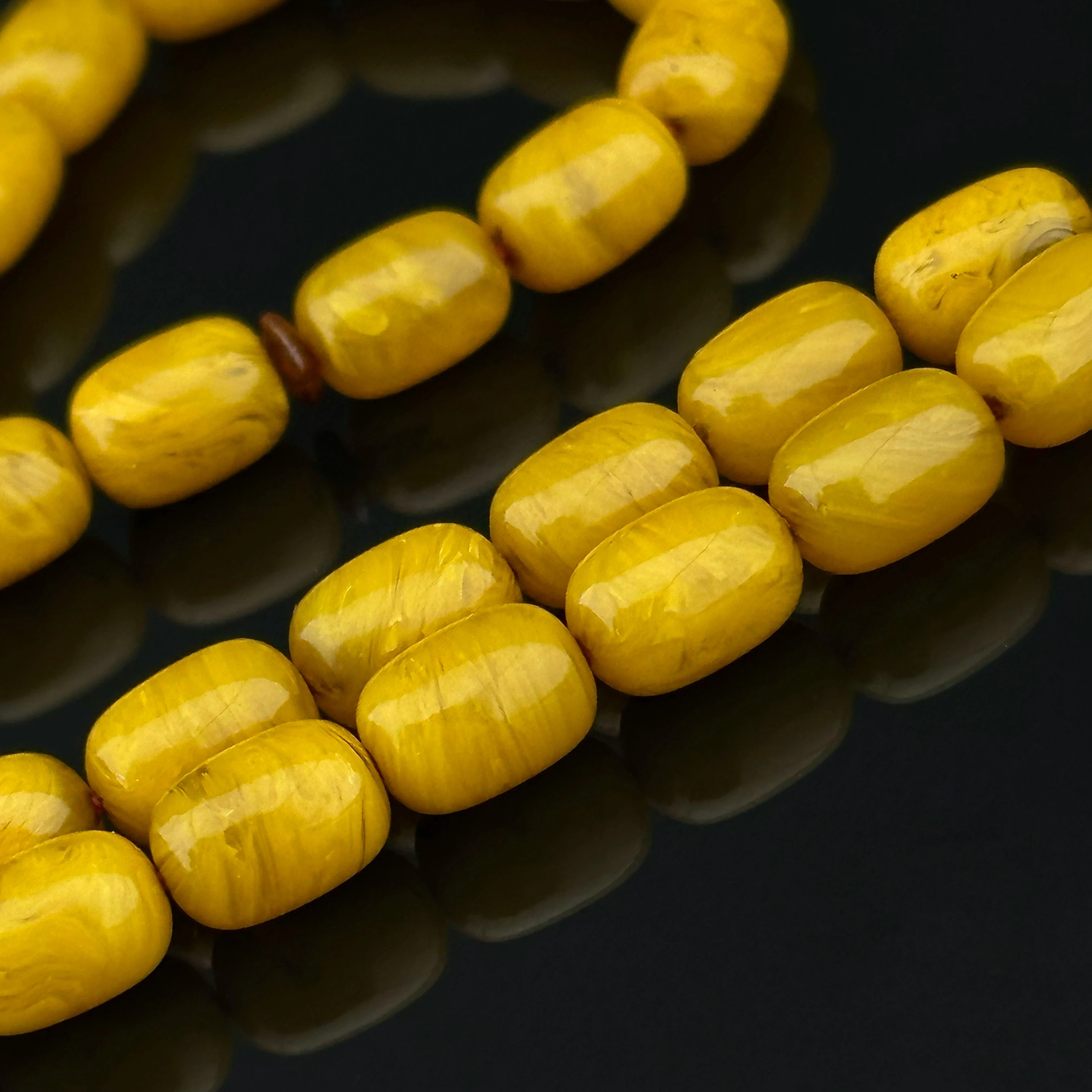 Premium Malzemeden Özel Hare Yapısıyla Sıkma Kehribar