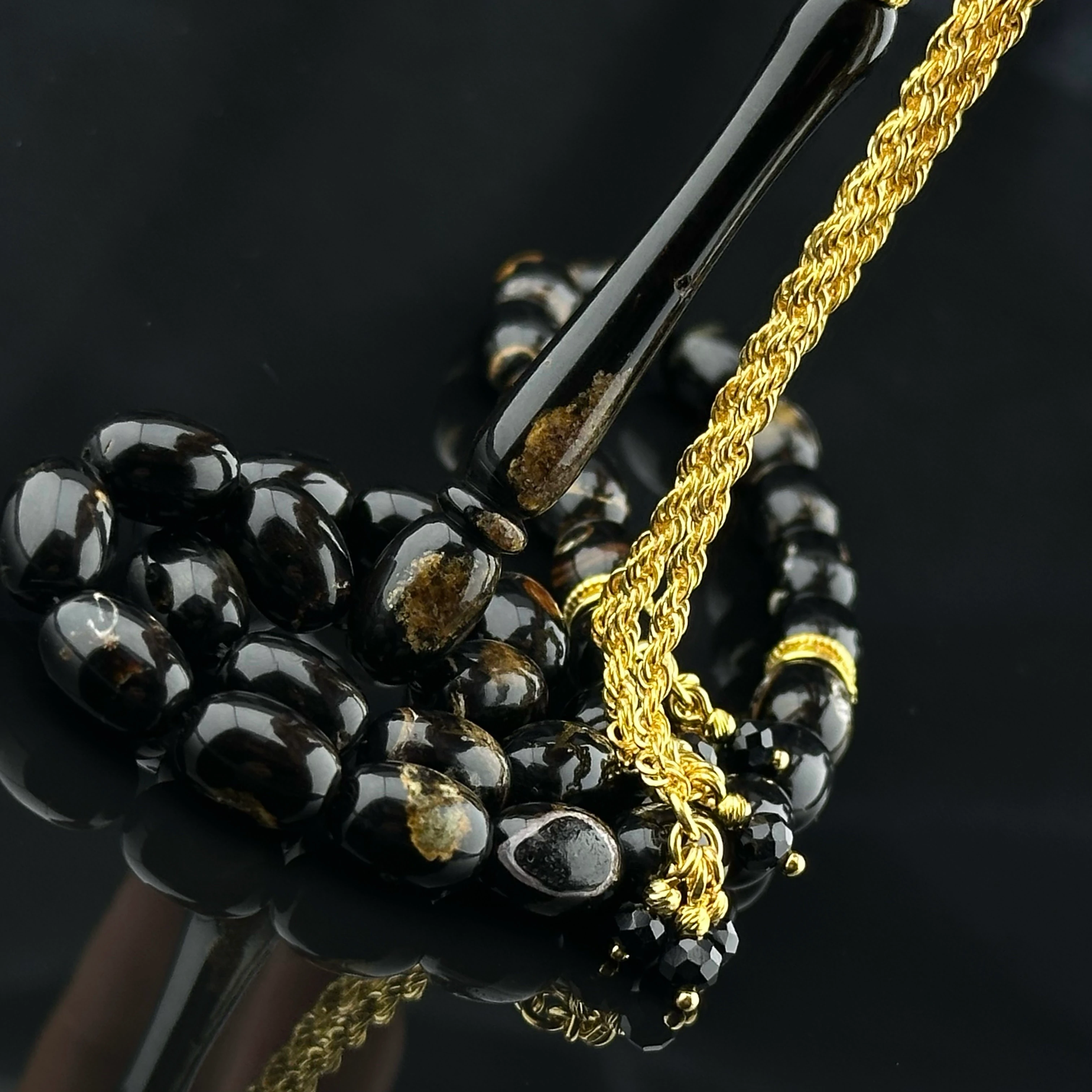 Yusuri - Nadir Temizlikte Siyah Mercan Gümüş Tasarım