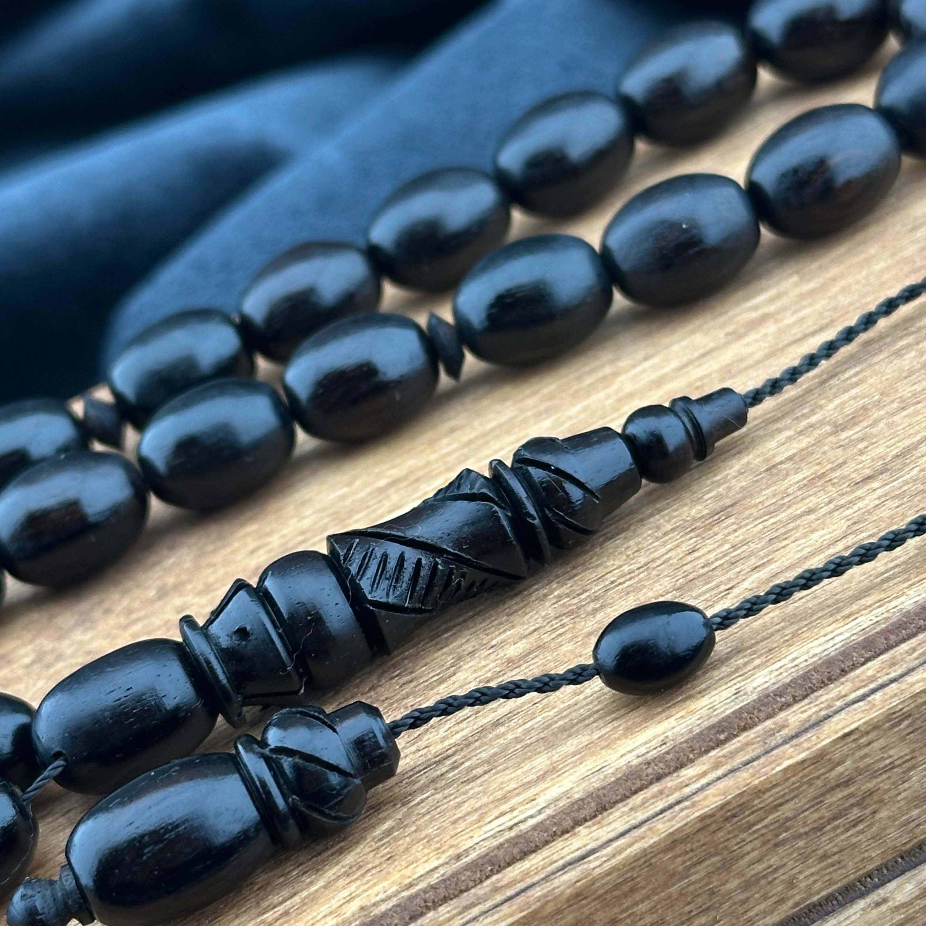 Kalem Oyma İşçiliğiyle Abanoz Ağacı Tesbih