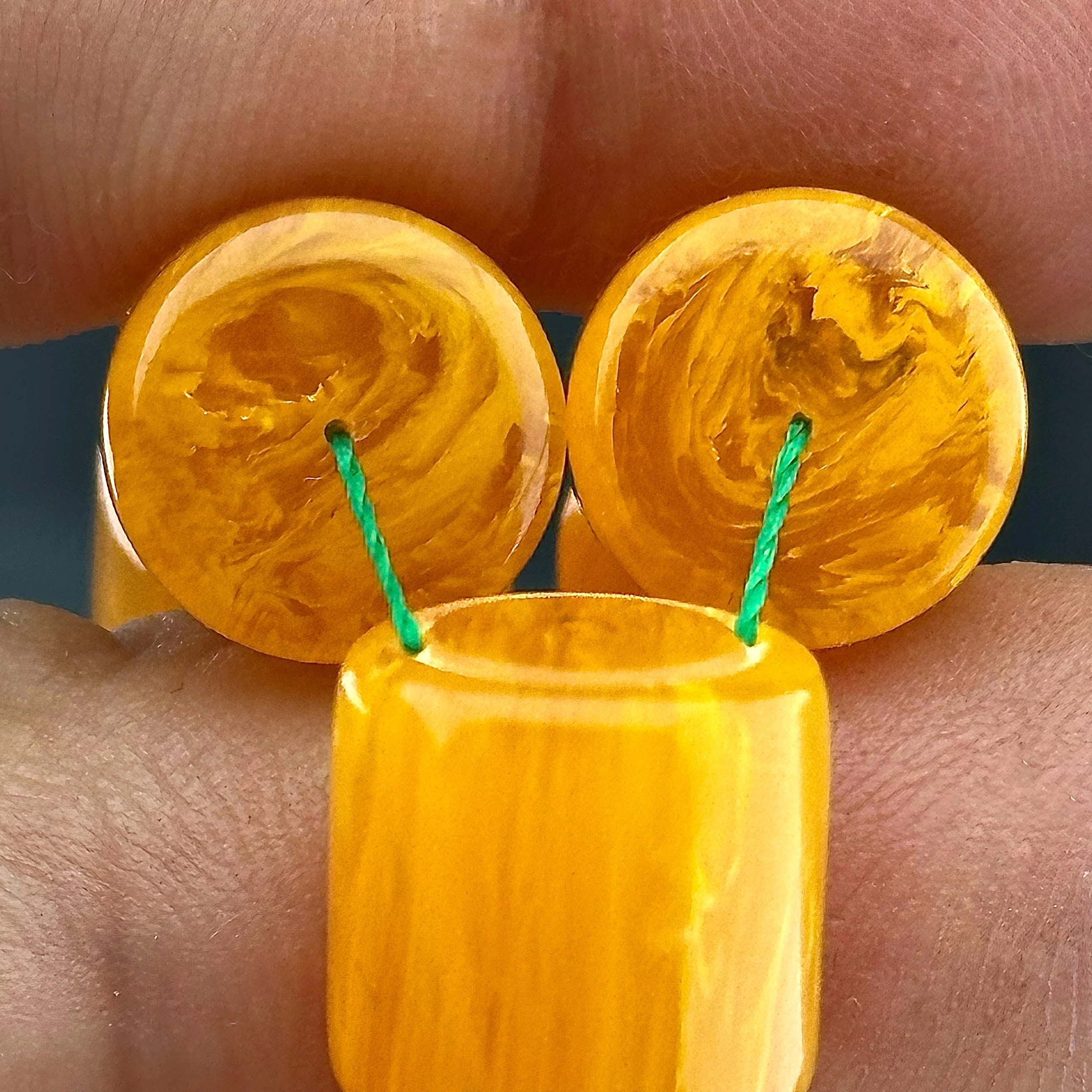 Ali ERİŞ - Helezonları ve Malzemesi İle Osmanlı Kalitesinde Sıkma Kehribar