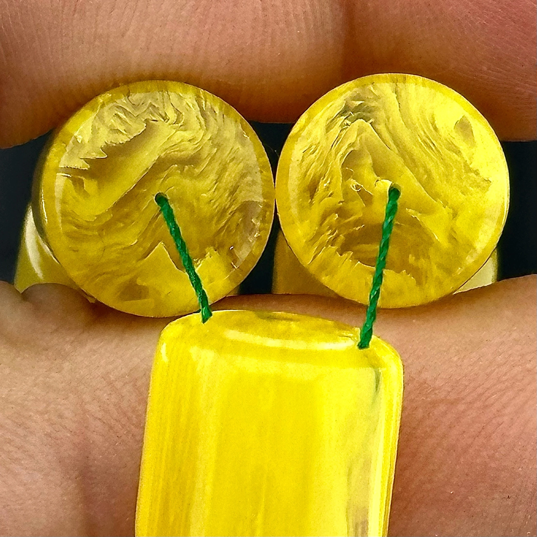 Ali ERİŞ - Helezonları ve Malzemesi İle Osmanlı Kalitesinde Sıkma Kehribar 