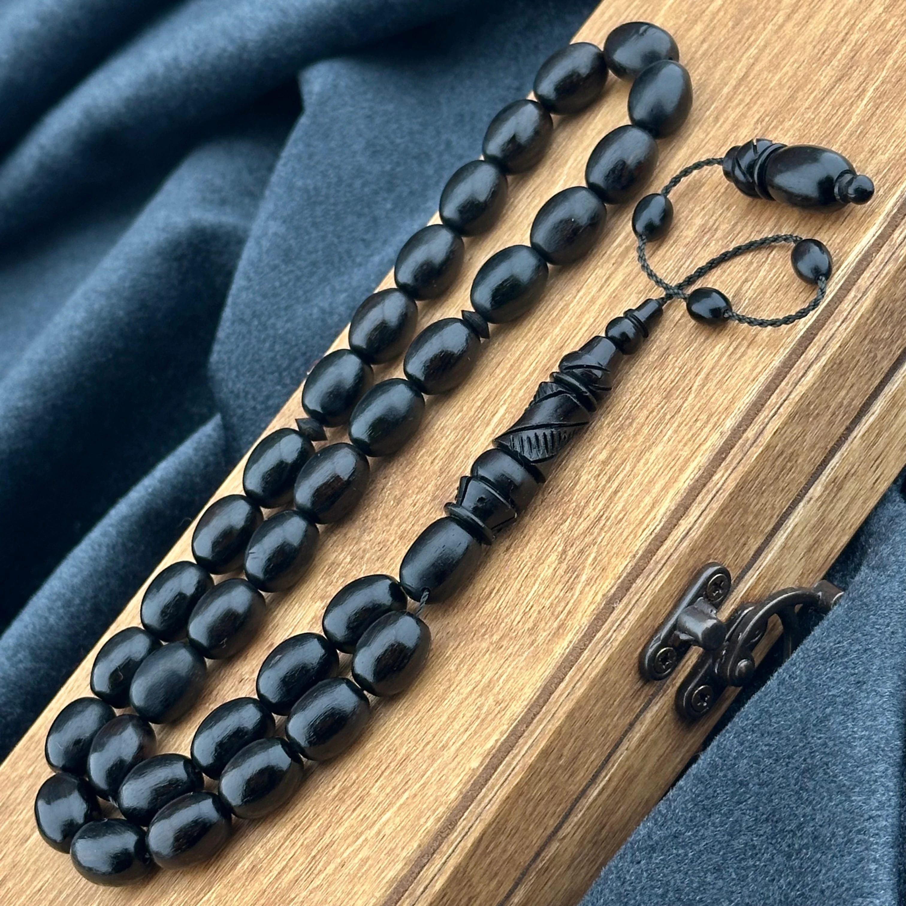 Kalem Oyma İşçiliğiyle Abanoz Ağacı Tesbih