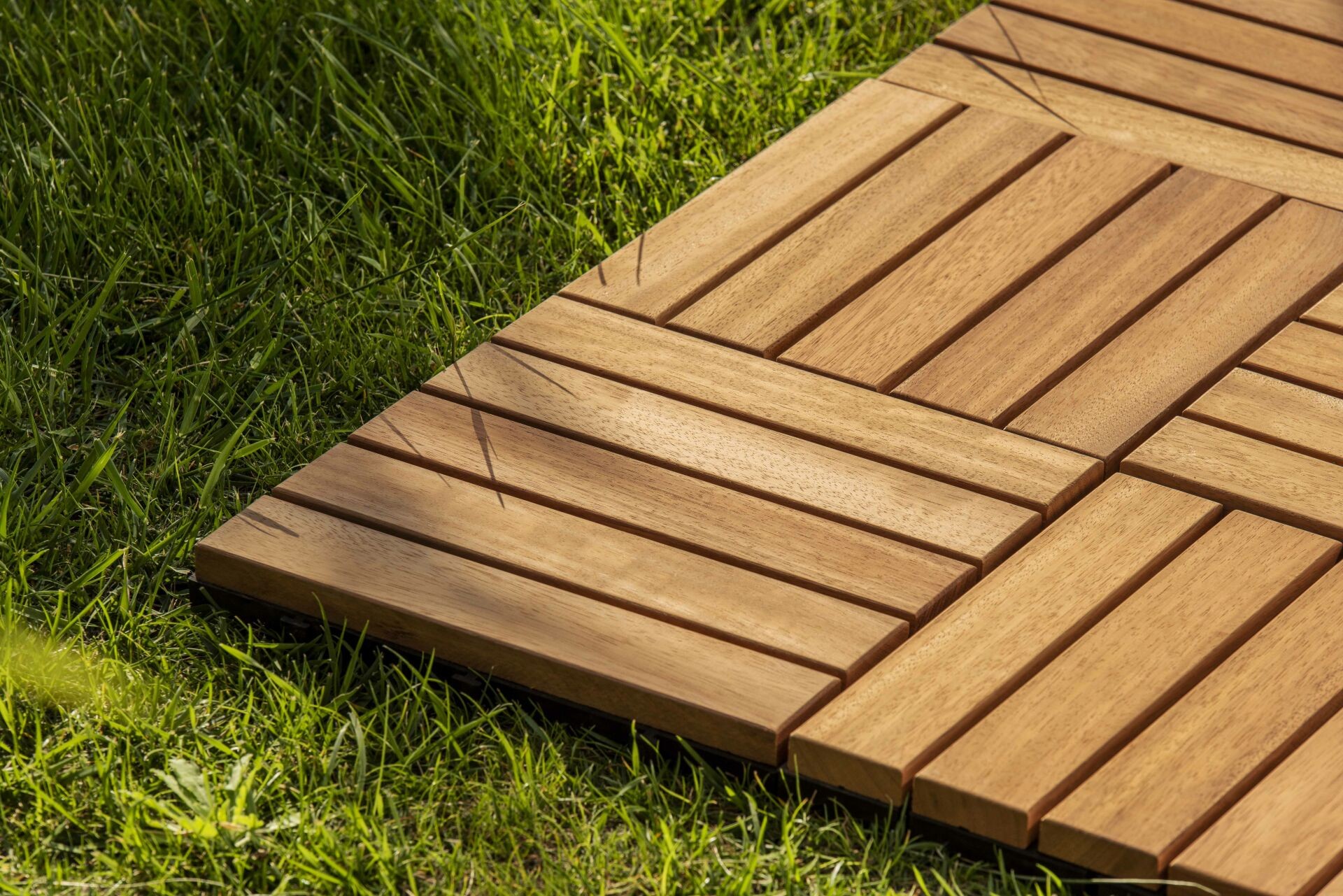 SUNSOE İroko Ağacı Balkon Bahçe Ahşap Yer Döşemesi Karo Deck 30x30 cm – 10 Adet (0,9m2)