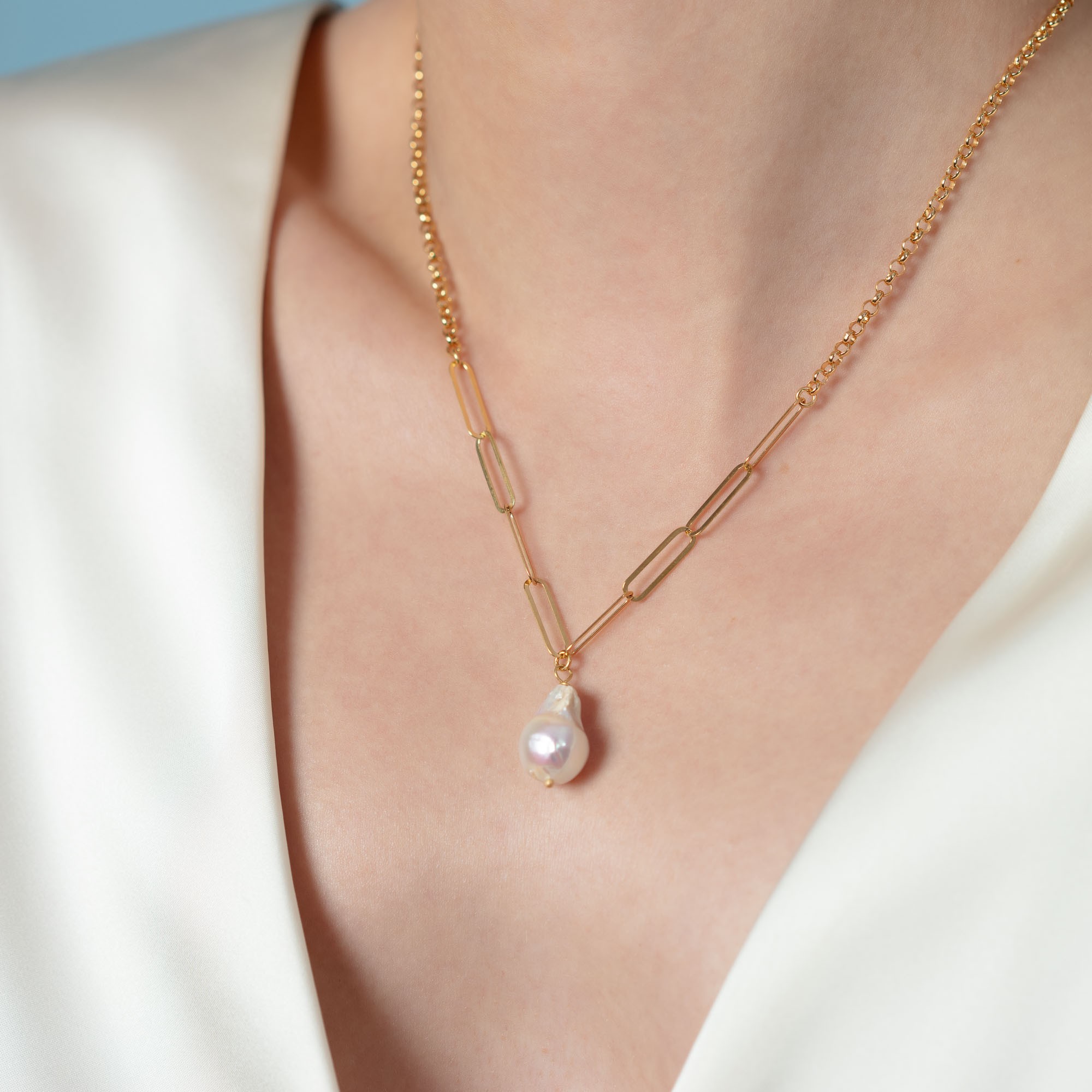 Basic Pearl Necklace