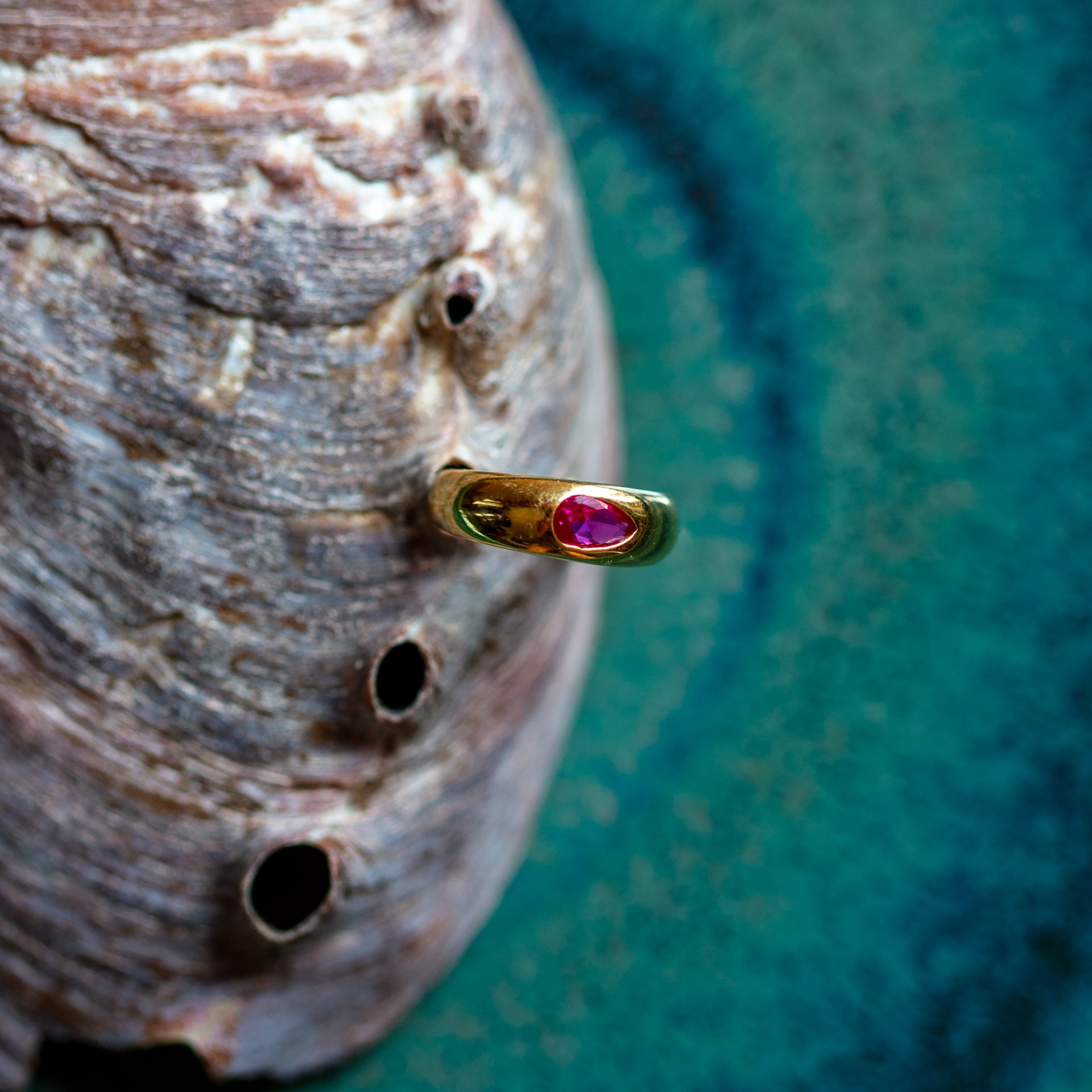 Fuchsia Earcuff 