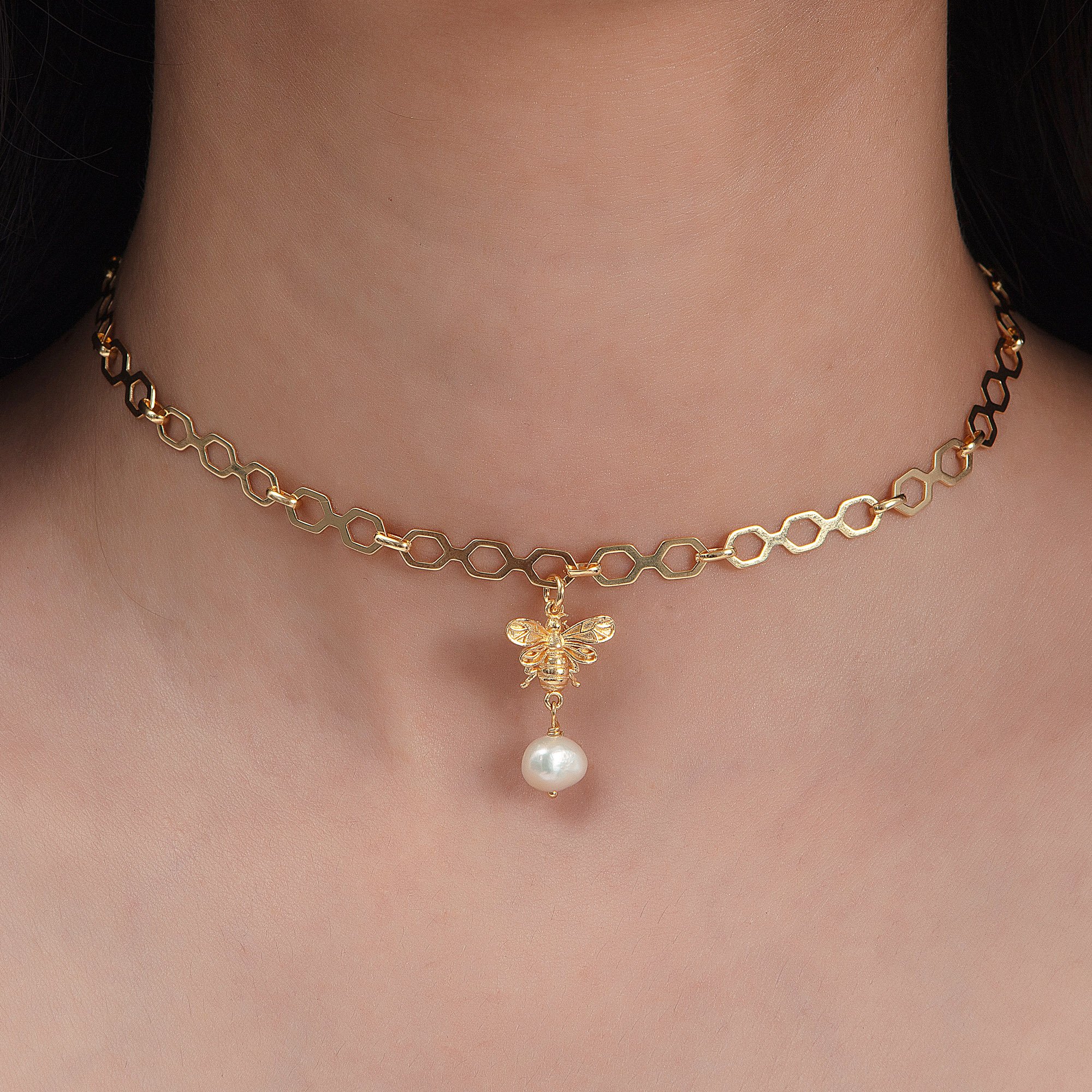 The Bee Choker