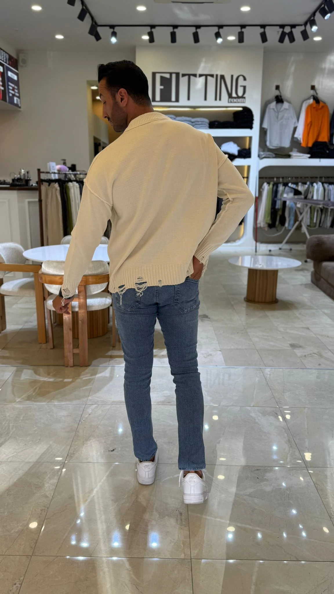 Çiçek Nakışlı Triko Kazak