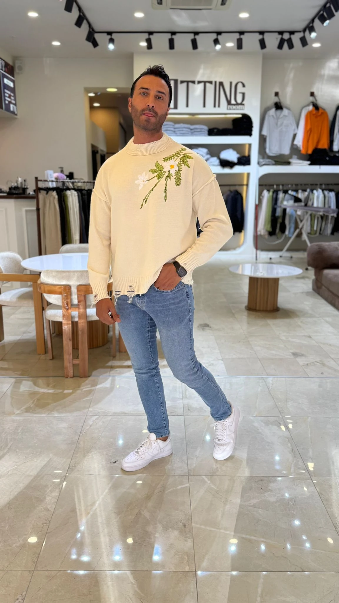 Çiçek Nakışlı Triko Kazak