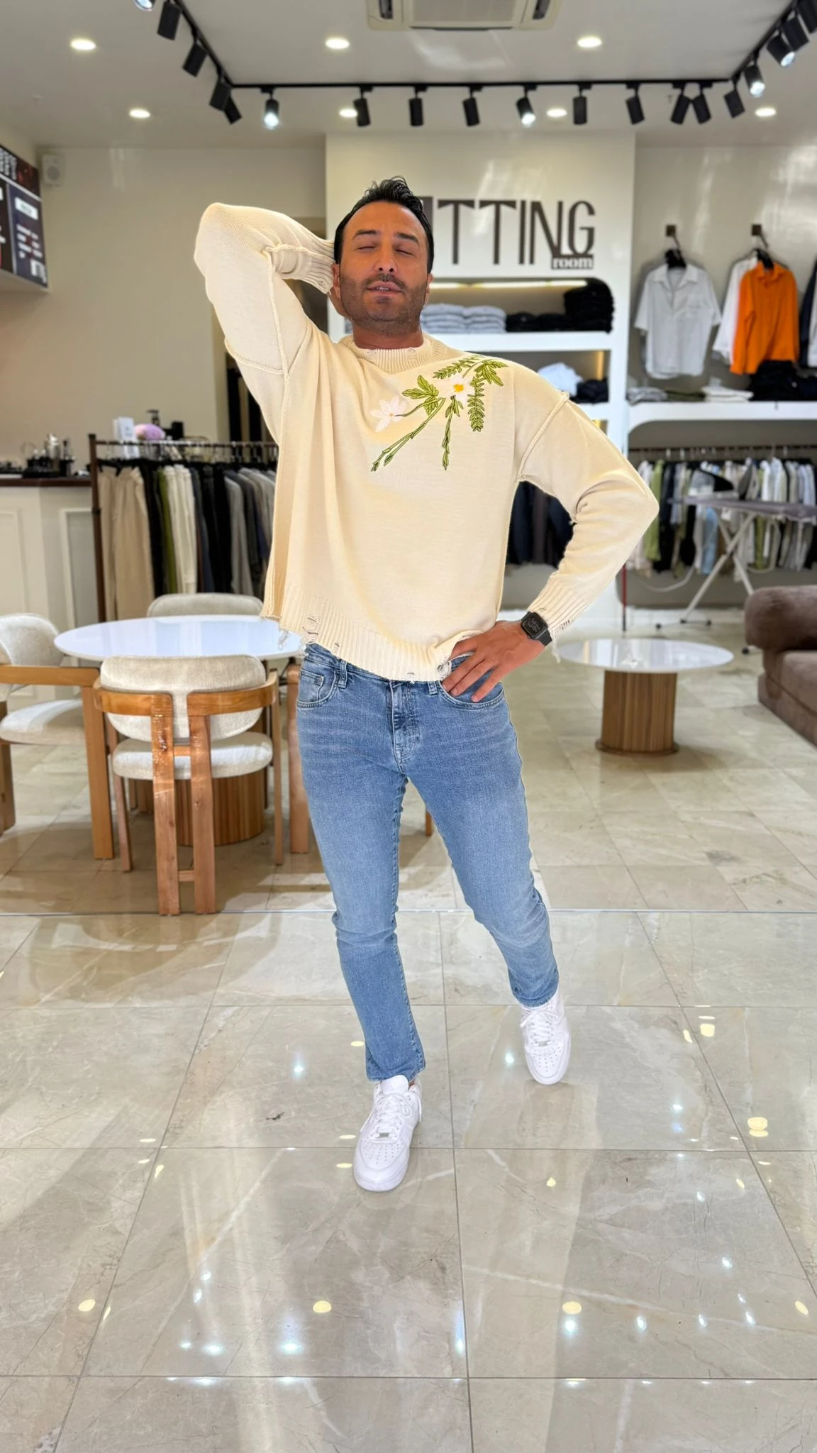 Çiçek Nakışlı Triko Kazak