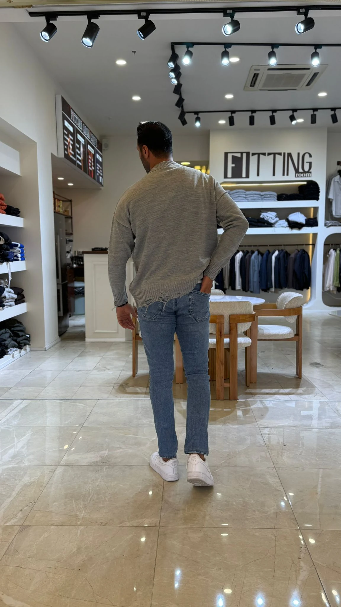 Çiçek Nakışlı Triko Kazak