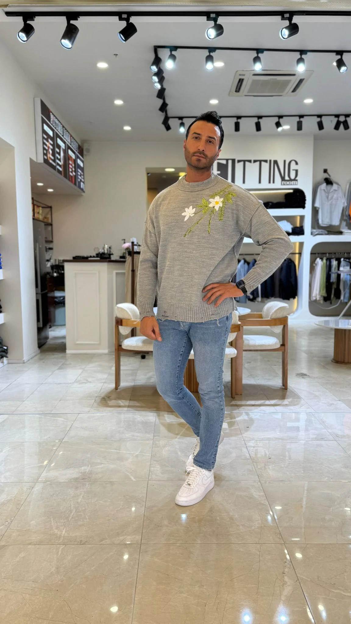 Çiçek Nakışlı Triko Kazak