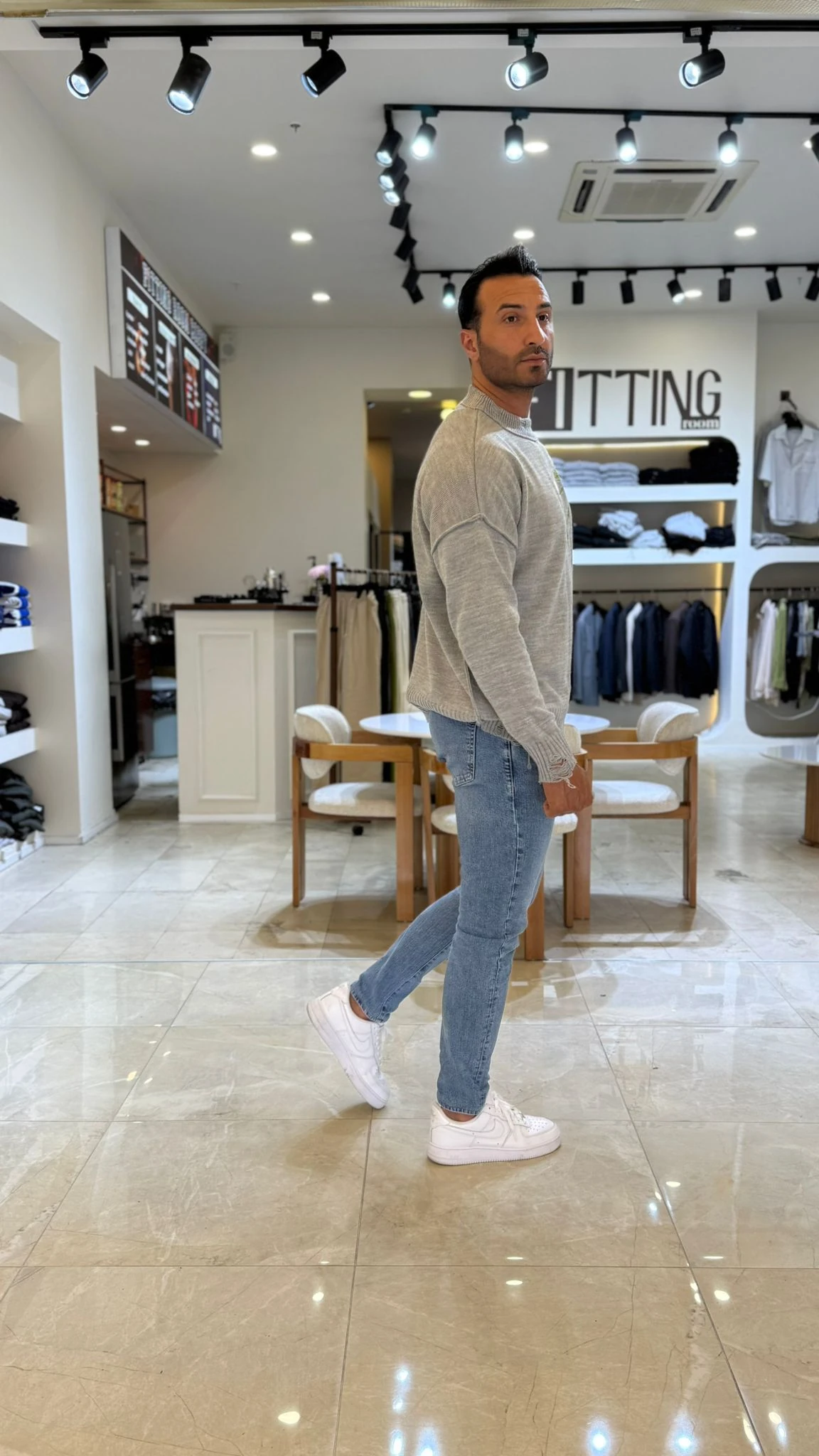 Çiçek Nakışlı Triko Kazak