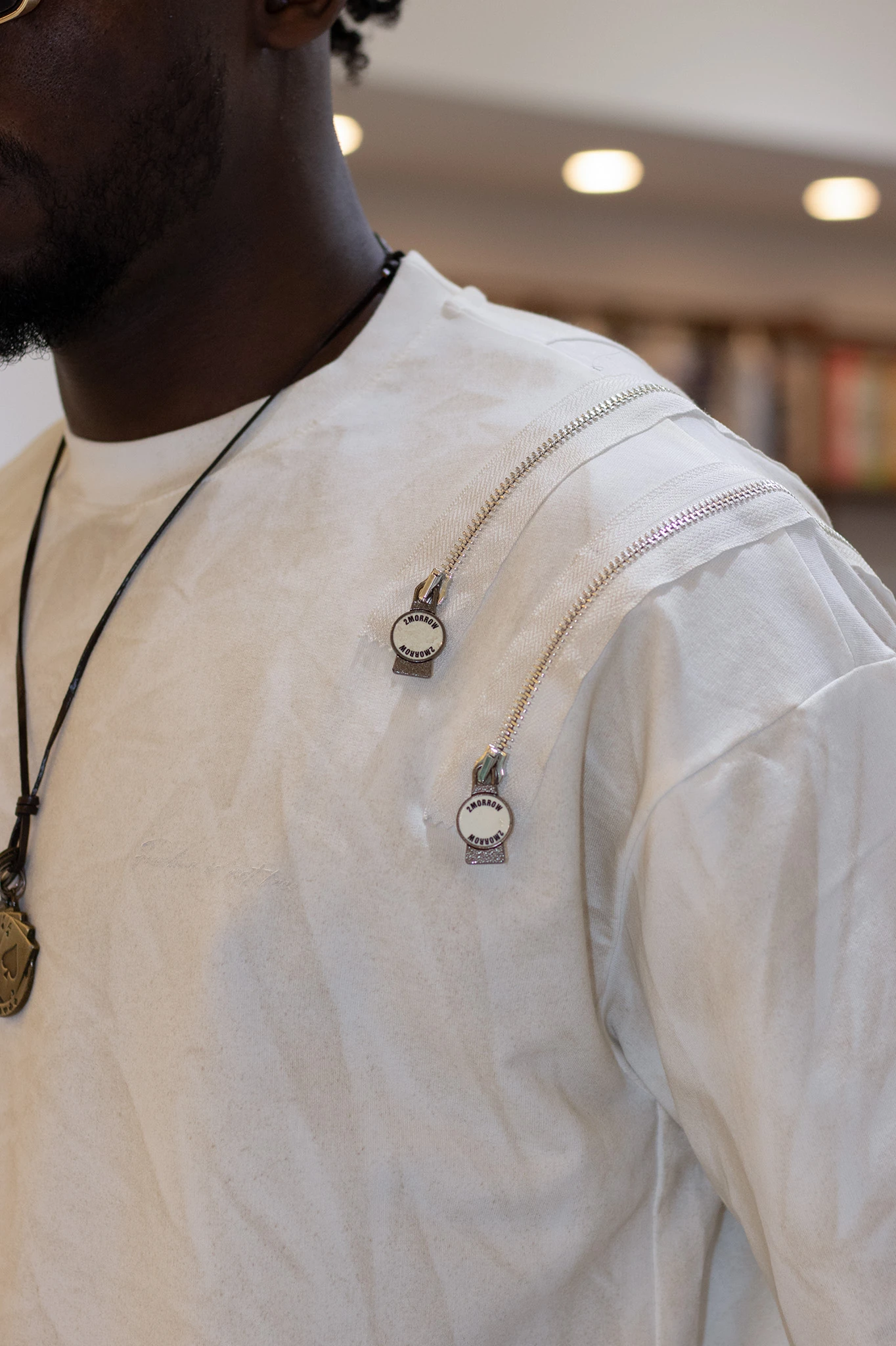 Omuz Fermuar Detaylı Oversize T-Shirt