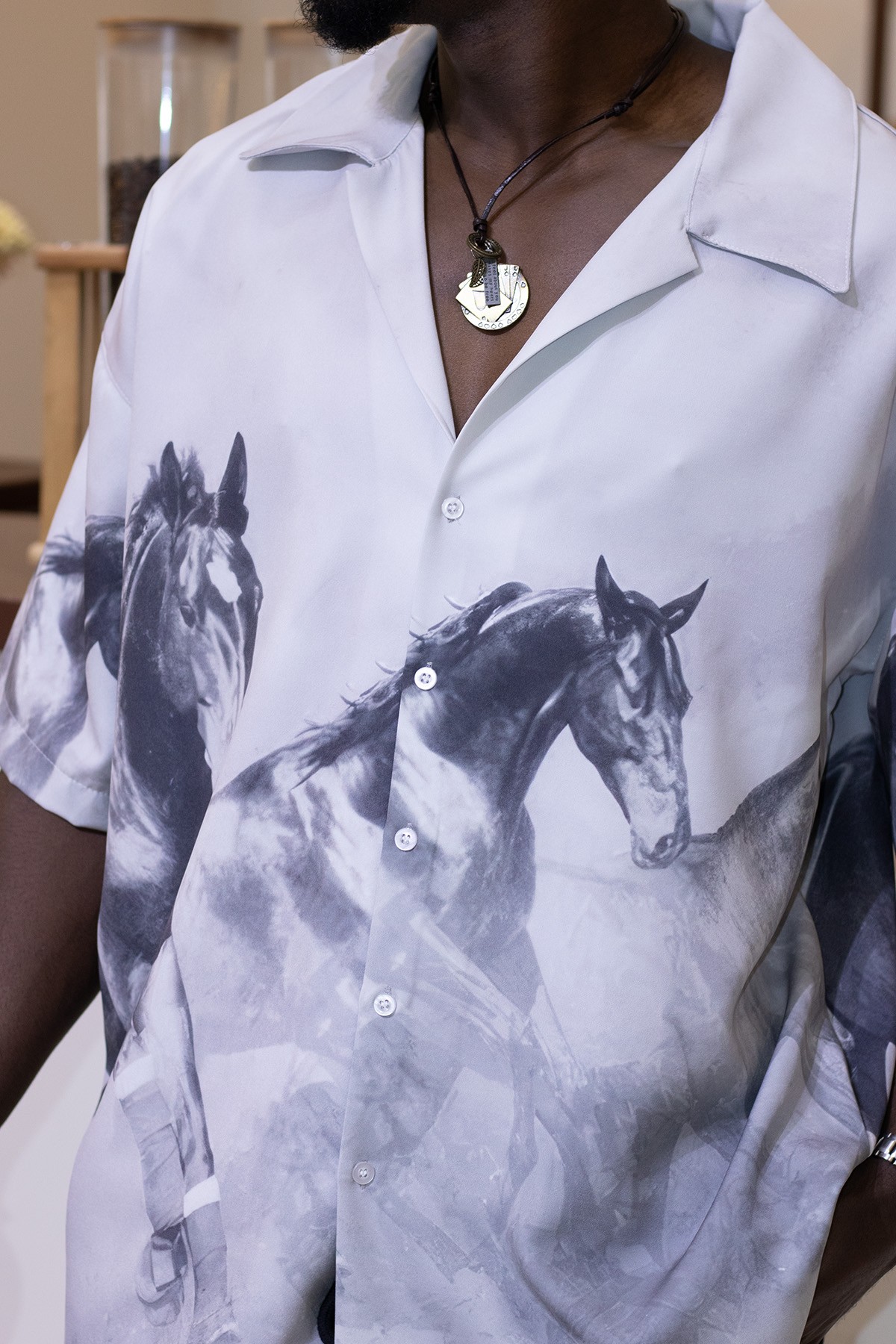 Apaç Yaka Horse Desen Gömlek