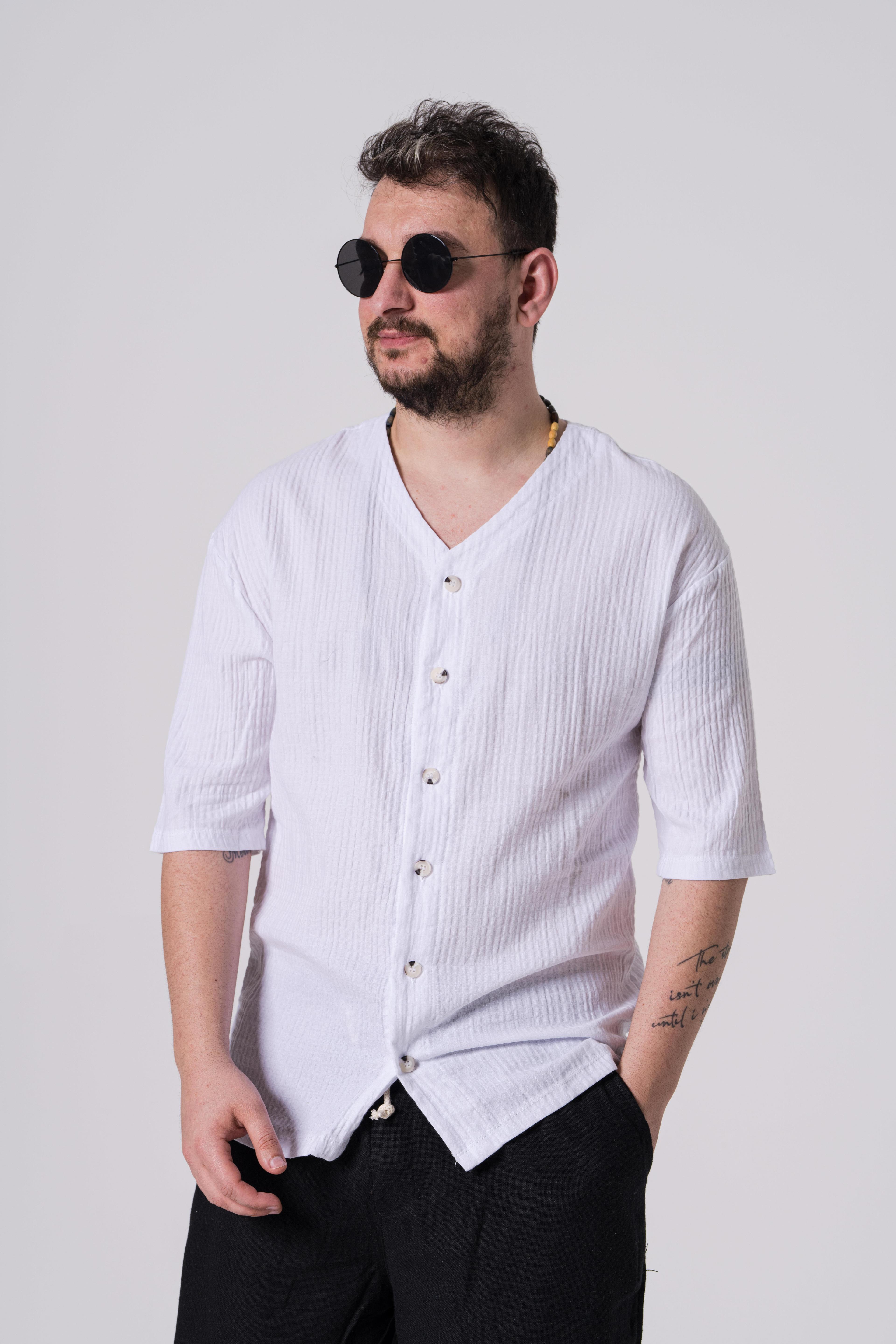 Düğme Detaylı T-Shirt