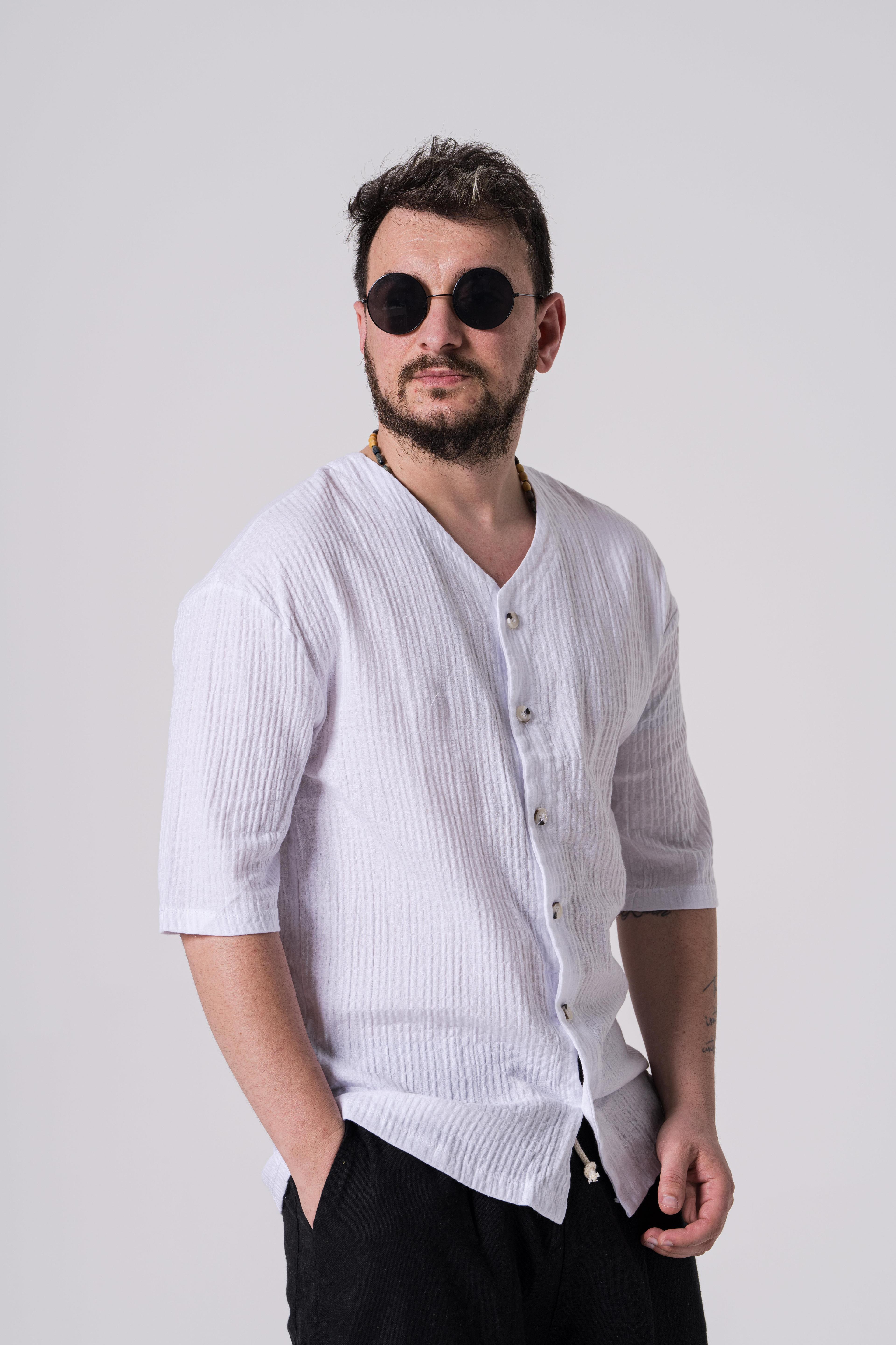 Düğme Detaylı T-Shirt