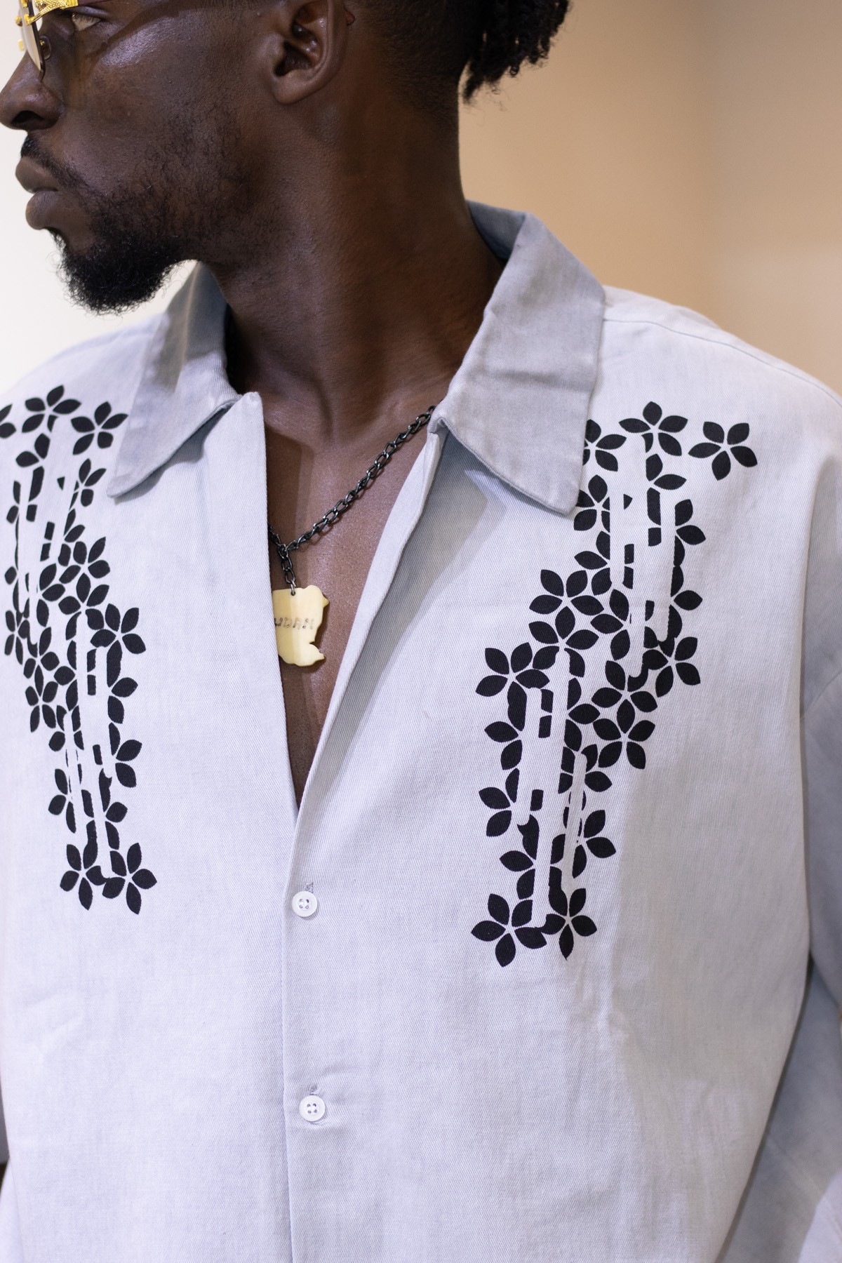 Oversize Yıkamalı Çiçek Nakışlı Gömlek