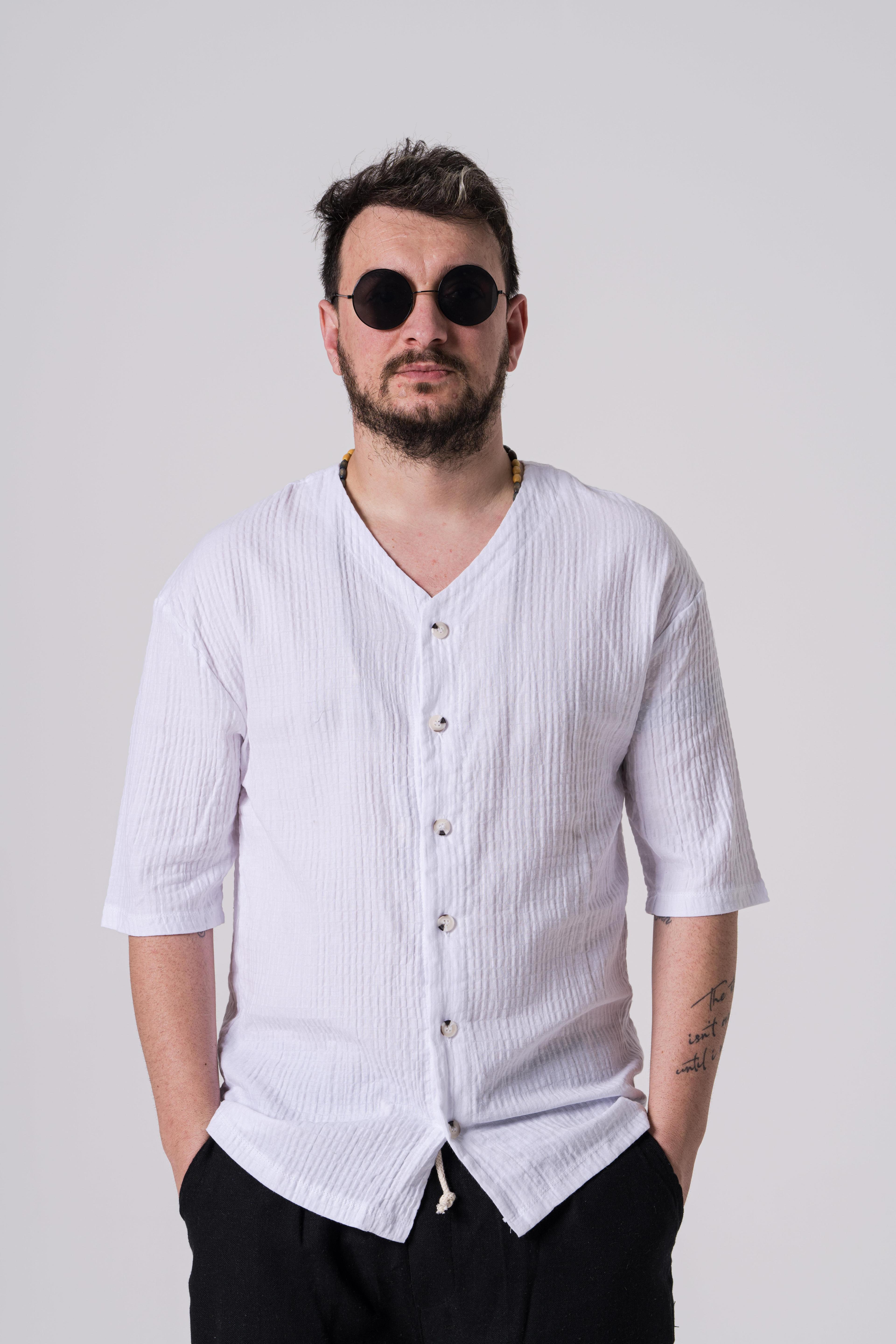 Düğme Detaylı T-Shirt