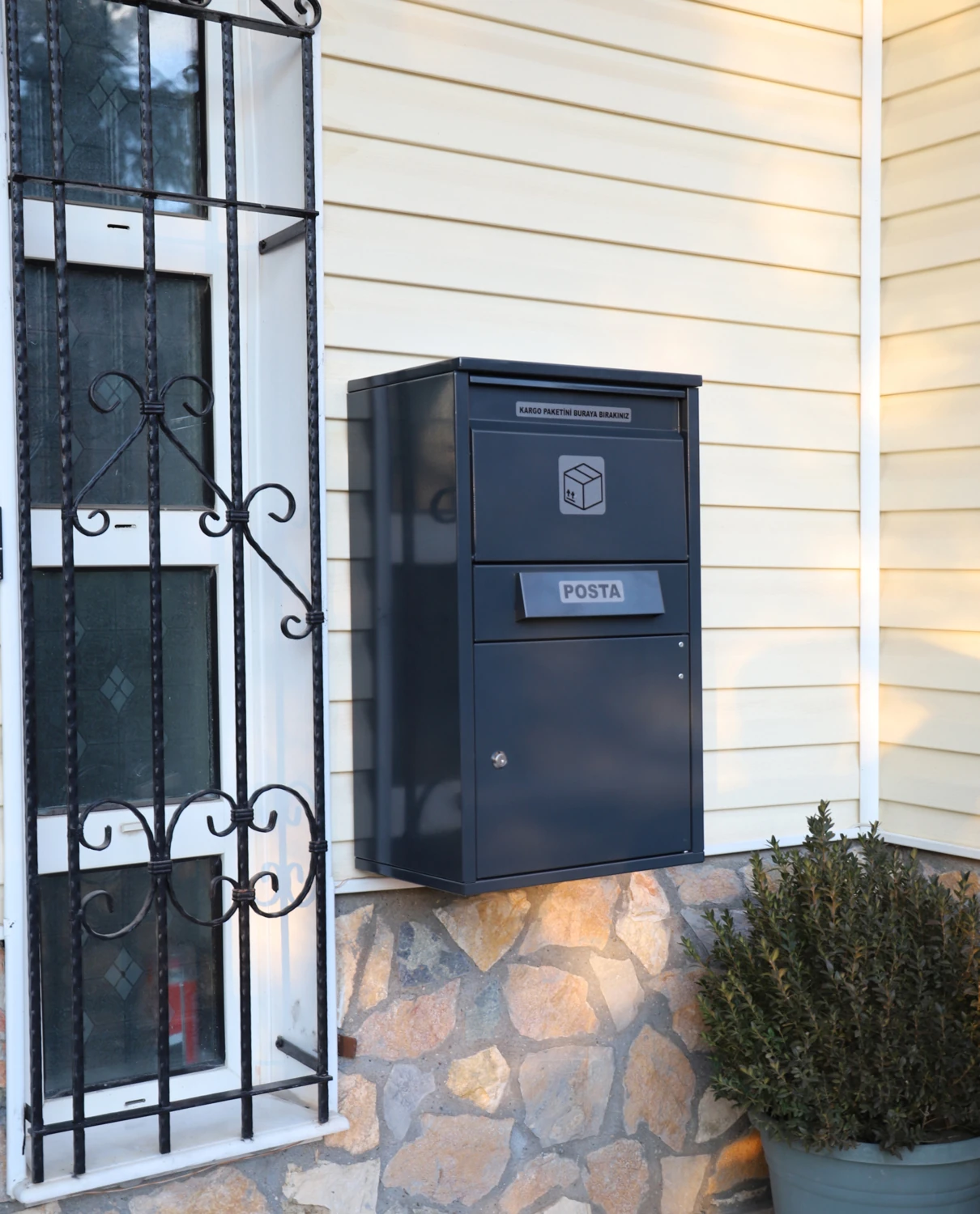 LARGE KARGO VE POSTA TESLİM DOLABI( ÇİFT TARAFLI KAPAK) RAL 7016