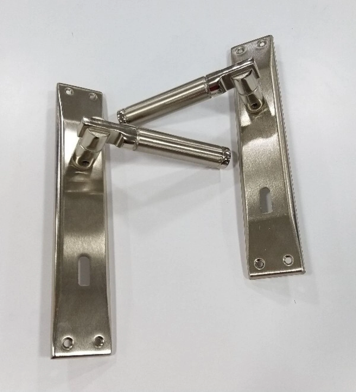 Şebboy Aynalı Nikel Saten Kapı Kolu, Alüminyum ve Çelik, Modern ve Şık Tasarım