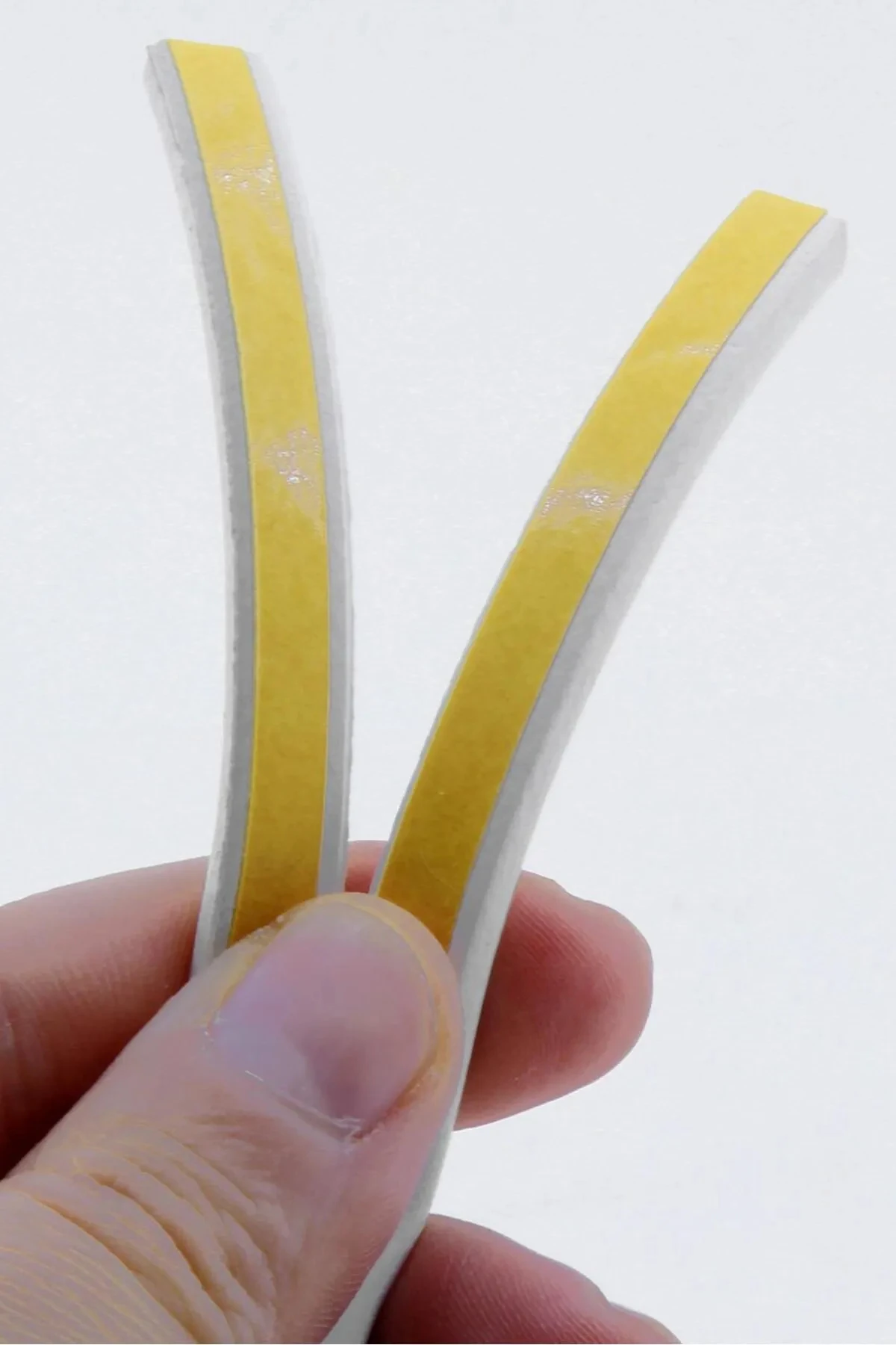 Kapı Pencere Bandı 4x2=8 Mt Su Geçirmez İzolasyon Fitili Ses Soğuk Isı Yalıtım Bandı (BEYAZ)