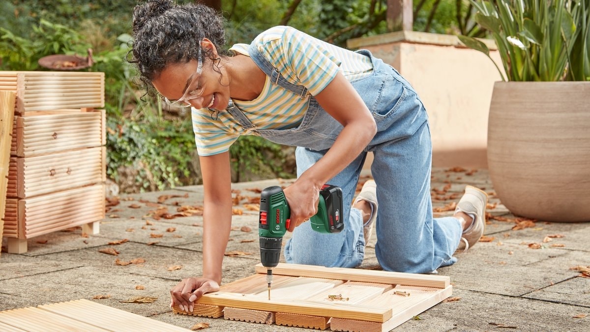 BOSCH Easydrill 18V-40 1.5AH Çift Akü Delme/vidalama + 241 Parça Aksesuar Seti