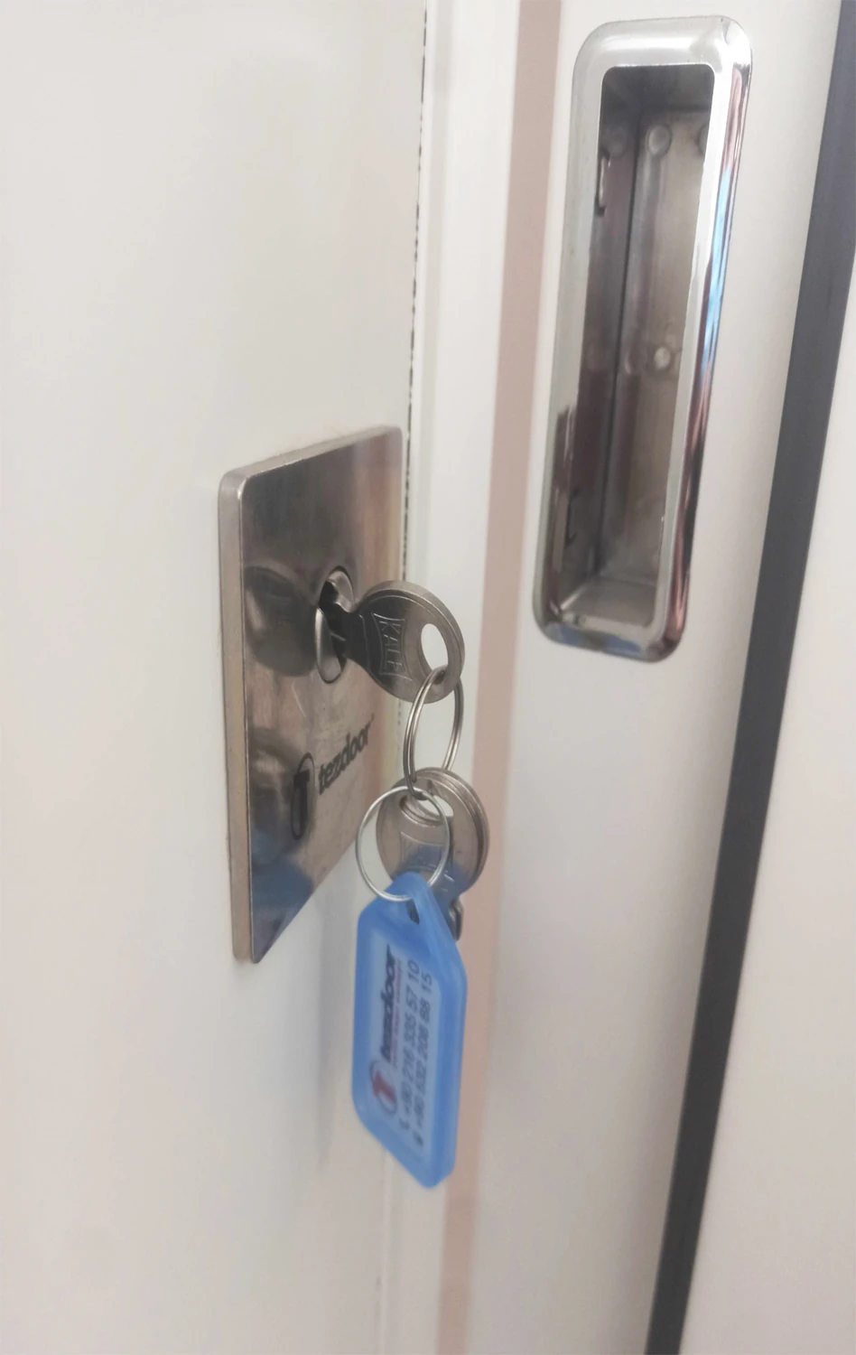 Çelik Kapı, Statik Kasalı Beyaz Renk Düz Model Daire Giriş Kapısı, Çelik Kapı