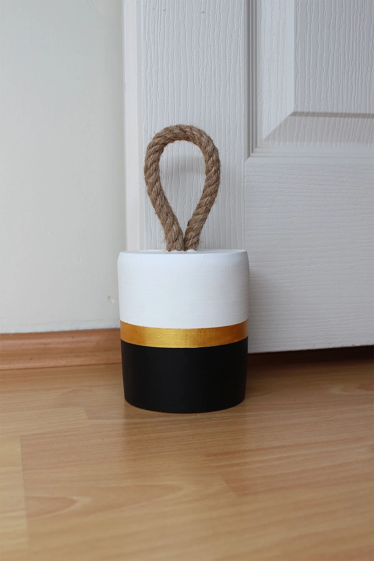 Dekoratif 10mm Jüt Halat Ipli Siyah Gold Çizgili Beton Kapı Stoperi / Kapı Pencere Tutucu - 1.7 Kg