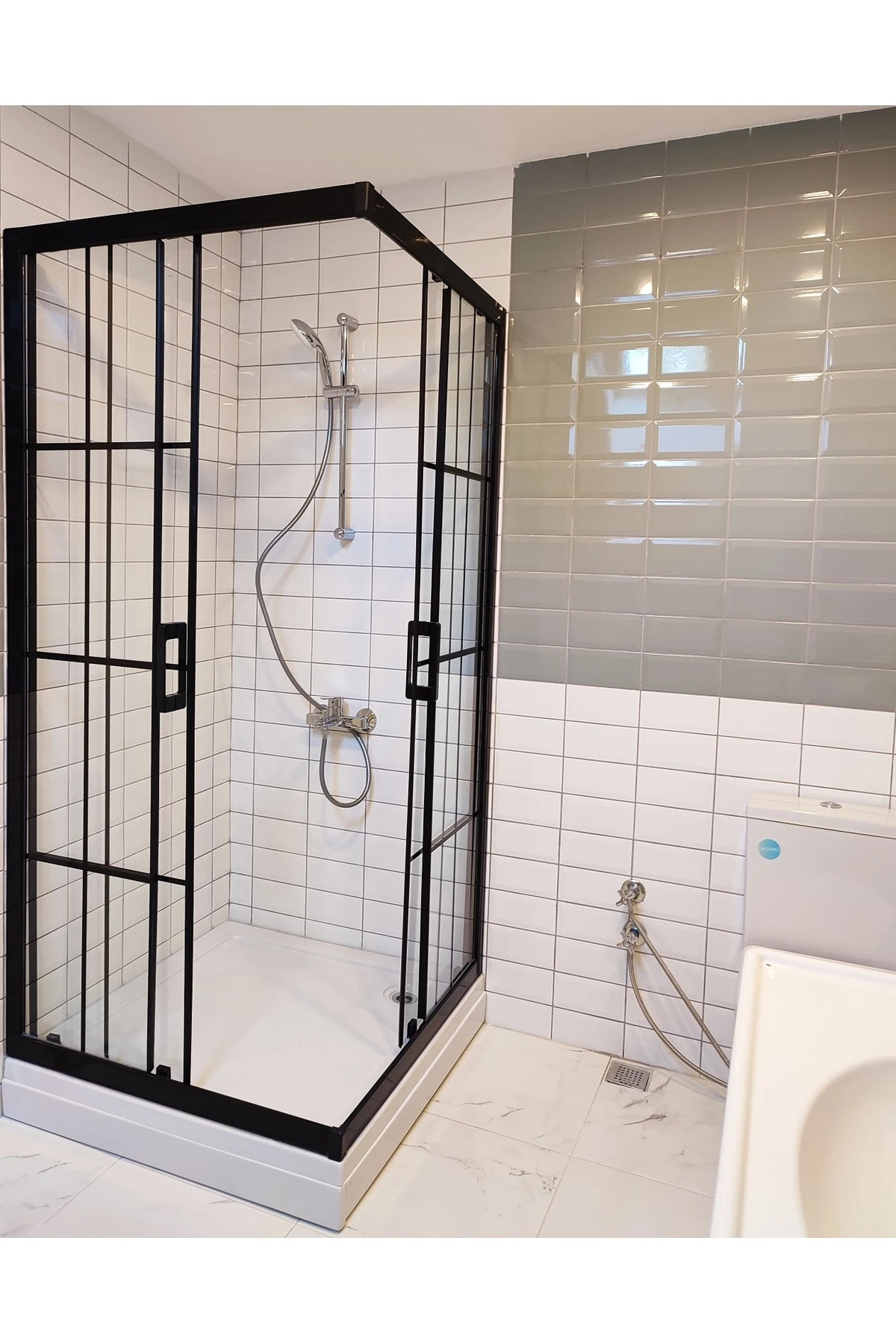 80 X 80 Duşakabin Tekneli Siyah Çizgili Karolaj Desen