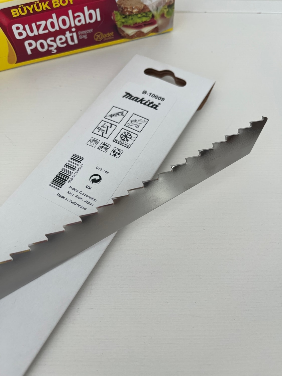 MAKİTA B-10609 305 mm Tilki Kuyruğu Bıçağı - Buz ve Kemik Kesme Testere Bıçağı (Buzdolabı Poşeti Hediye)
