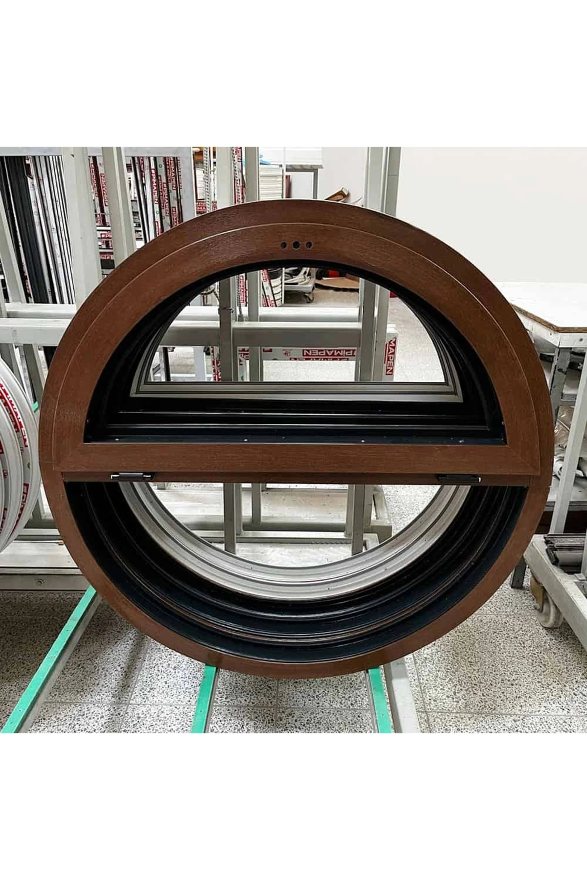 70 cm Fındık Yarım Kanatlı Camsız (T.C.) Yuvarlak Pencere