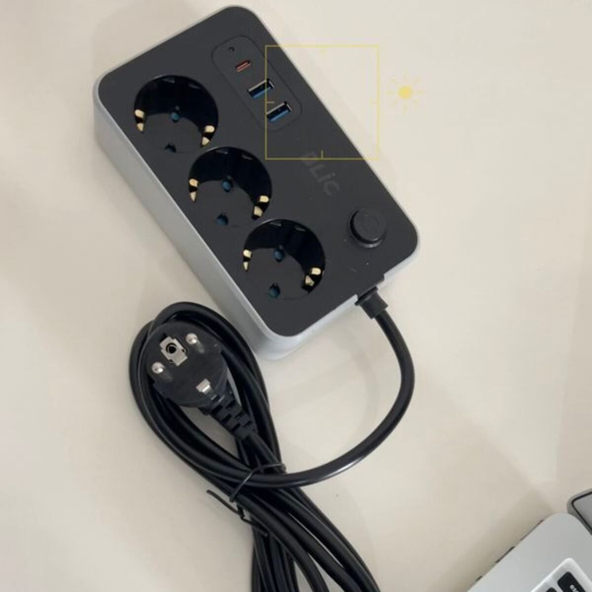 Termal Akım Korumalı 3'lü Priz ve USB Şarj Istasyonu 2 Usb, 1 Type-C Ofis Ev