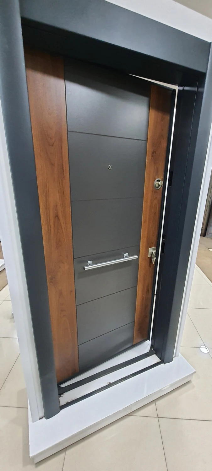 Çelik Kapı Tırnaklı Çelik Kapı Daire Kapısı Ahşap Desenli Çelik Kapı Sağ Açılım
