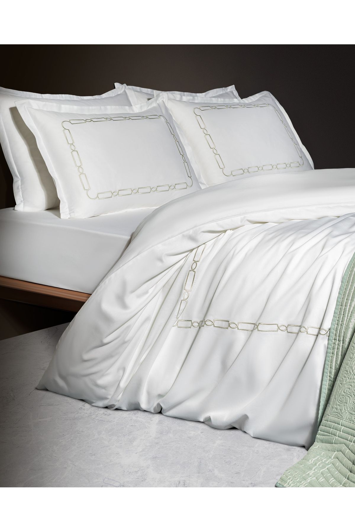 Lis King Size Nakışlı Nevresim Takımı - Saten - Yat Koleksiyon