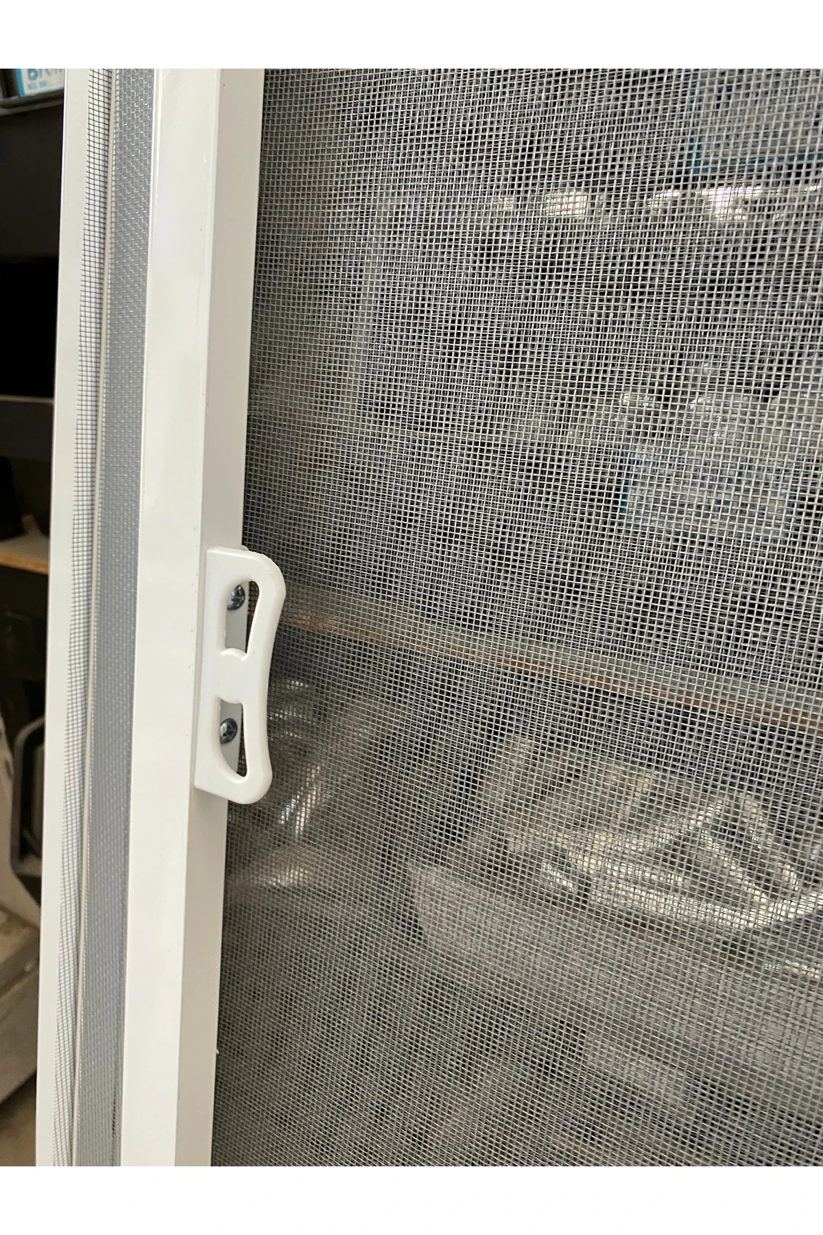 KAPI PENCERE SİNEKLİK TUTAMAĞI BEYAZ RENK 4 ADET TUTAMAK 8 ADET VİDA