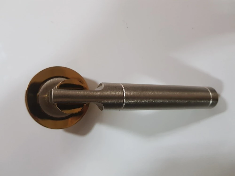 Çelik Kapı Kolu Rozetli Yasemin Albrifin Saten Sağ