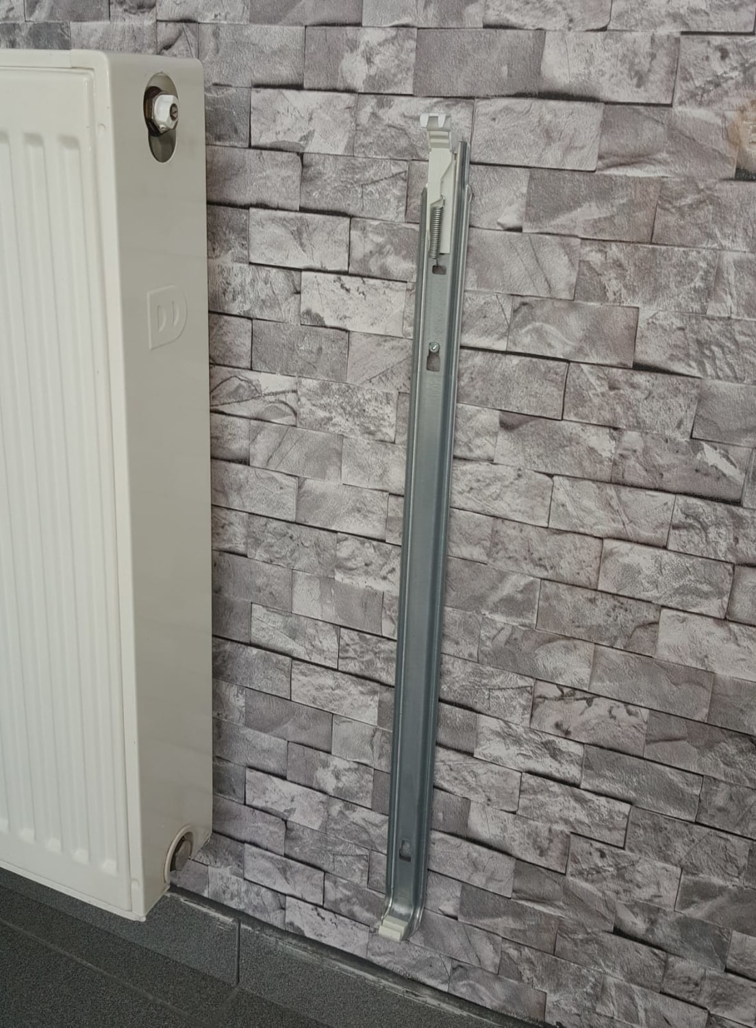 Yaylı Radyatör Konsolu - 60 Cm Yükseklik Panel İçin Montaj Askısı 1 Adet