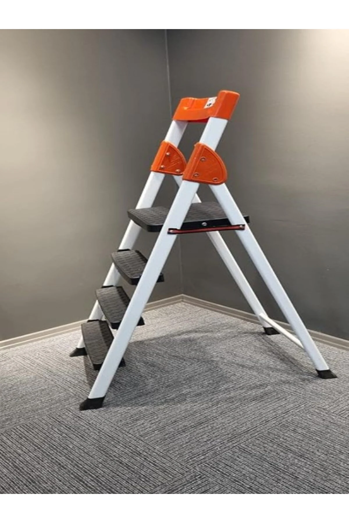 3+1 Basamaklı Merdiven