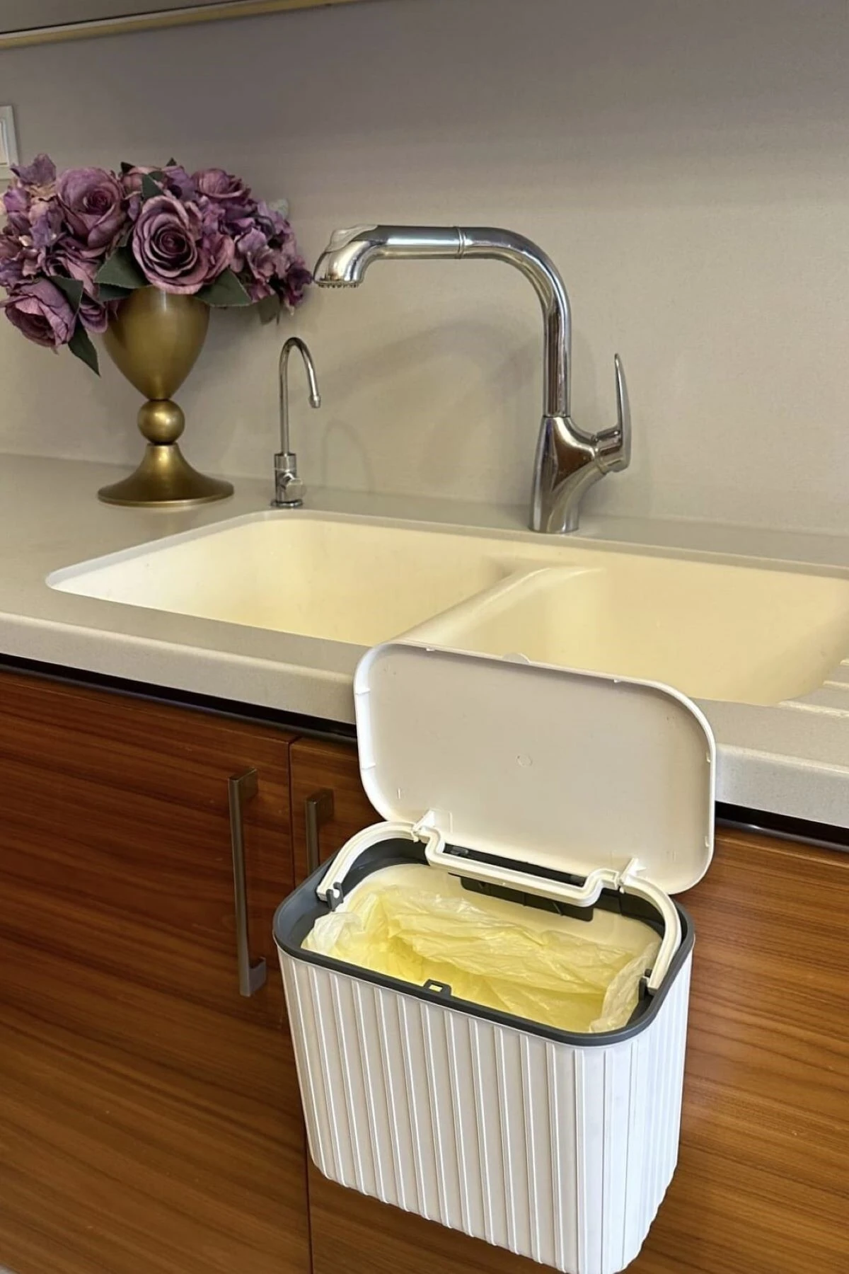 Askılı Çöp Kovası- Beyaz- Çift Yönlü Kapaklı - 8 Litre