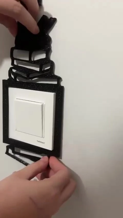 Kitap Okuyan Kız Temalı Dekoratif Duvar Priz Anahtar Çerçevesi Tablo