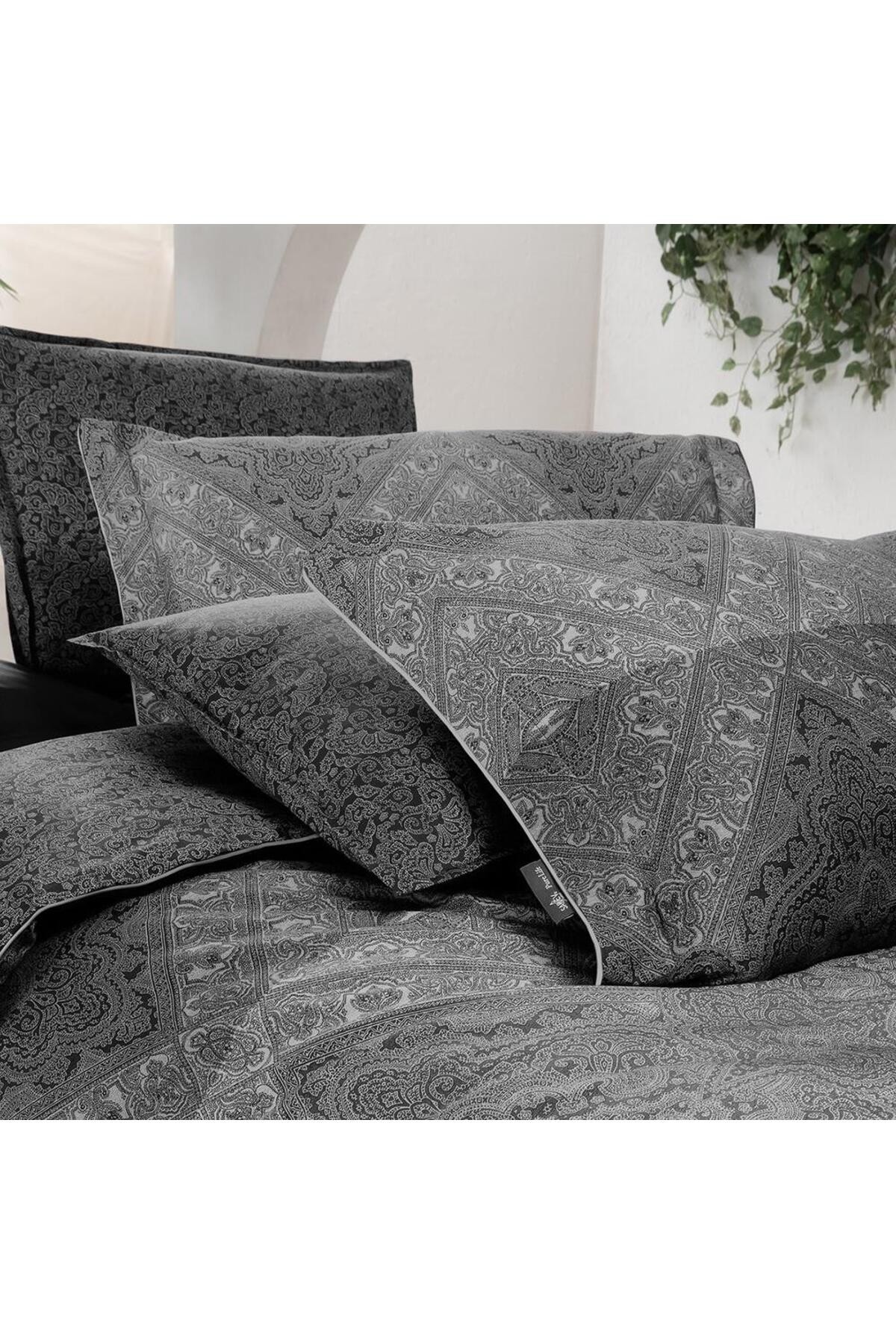 Brezno Gri King Size (Battal Boy) %100 Pamuk Saten Çift Taraflı 300 TC Nevresim Takımı